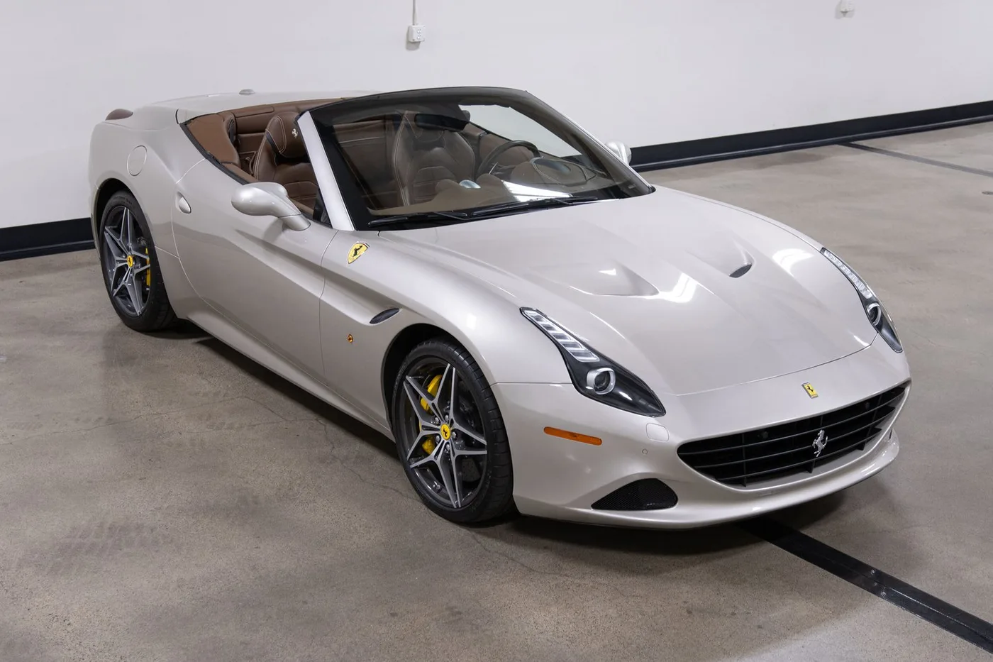 2016 Ferrari California T vendue par un concessionnaire spécialisé à Costa Mesa, États-Unis, photo 11 sur 15
