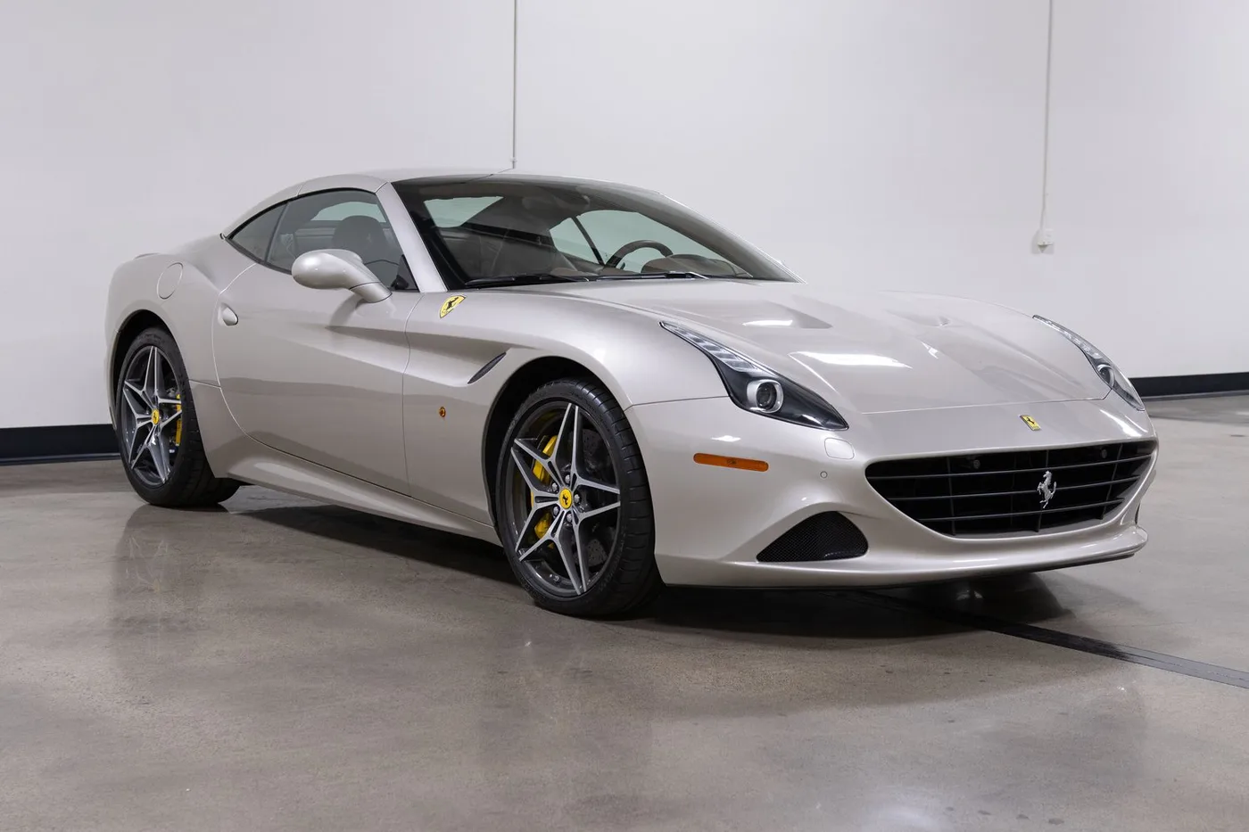 2016 Ferrari California T vendue par un concessionnaire spécialisé à Costa Mesa, États-Unis, photo 14 sur 15
