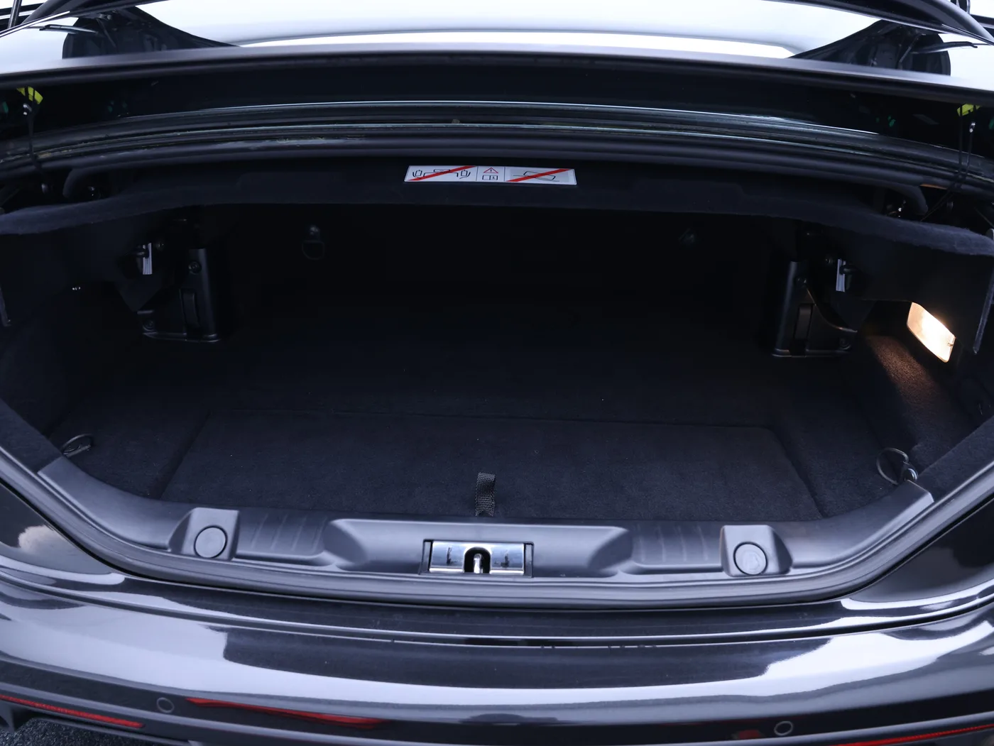 2016 Ferrari California T proposée par un concessionnaire spécialisé à Frankfurt am Main, Allemagne, photo 10 sur 15