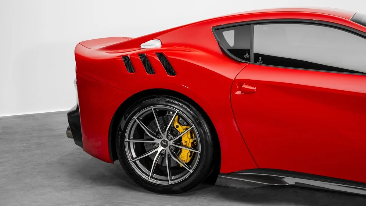 2016 Ferrari F12tdf, 15/30