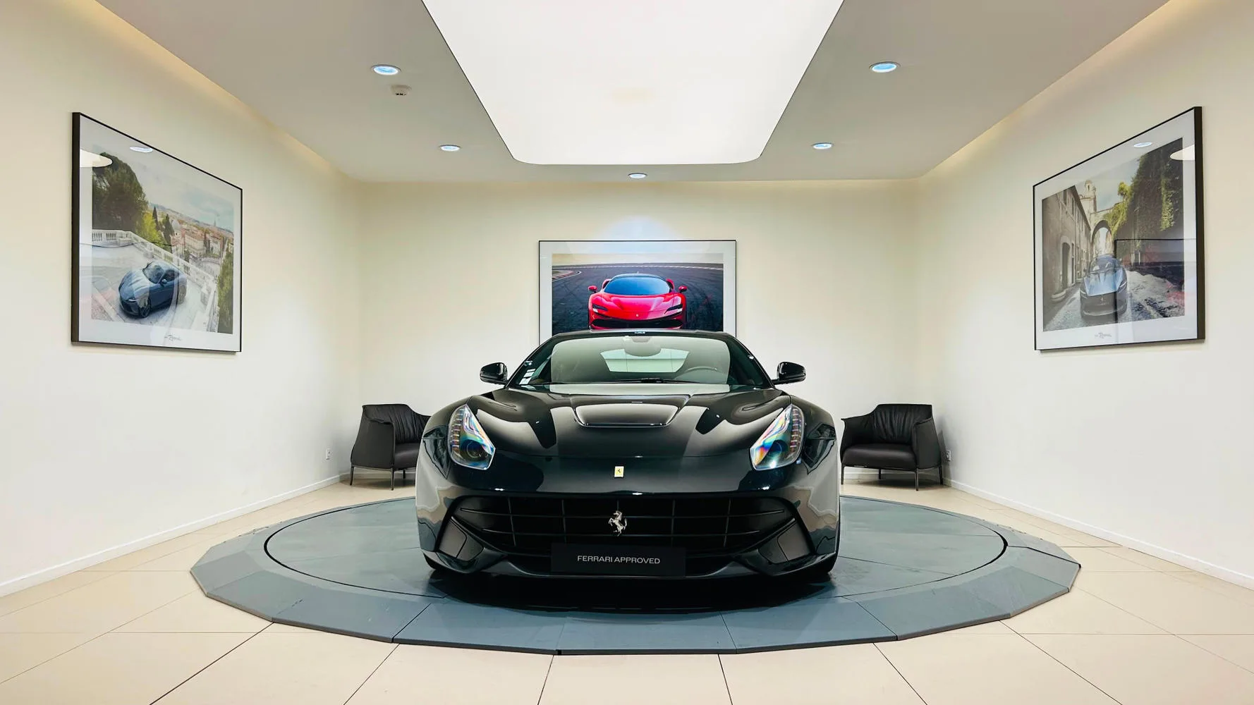 2016 Ferrari F12berlinetta proposée par un concessionnaire spécialisé à Balma, France, photo principale