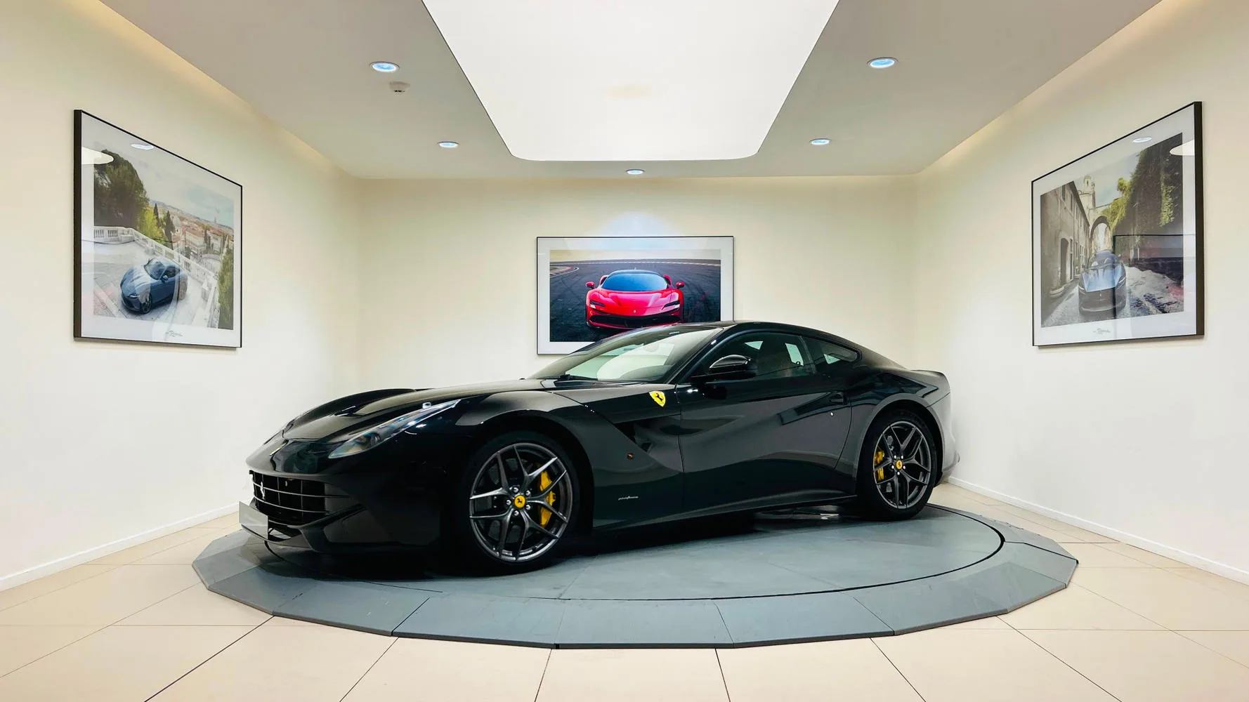 2016 Ferrari F12berlinetta, 2/30