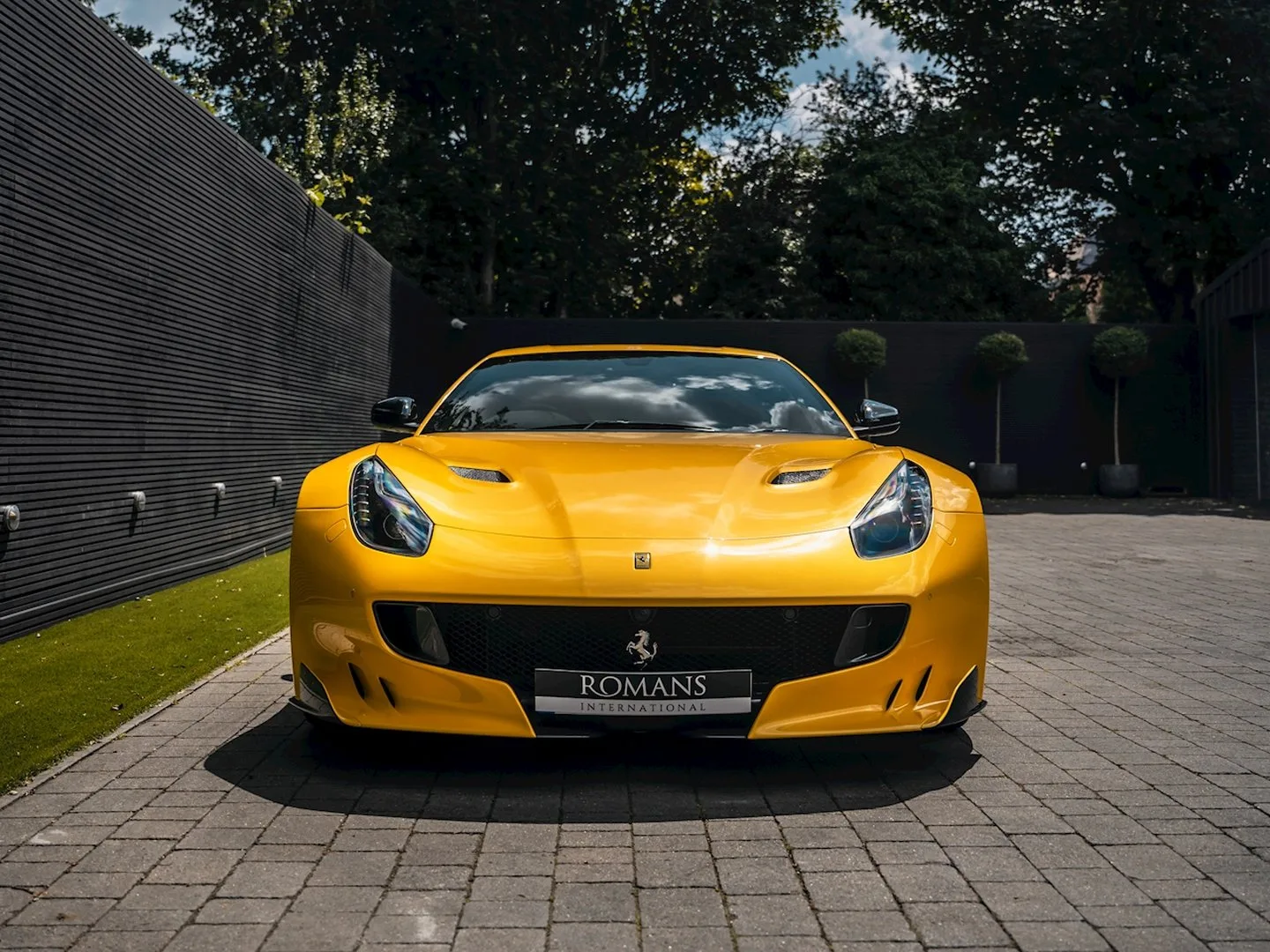 2016 Ferrari F12tdf, 15/30