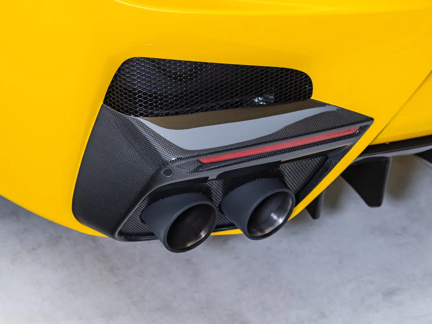 2016 Ferrari F12tdf, 17/30