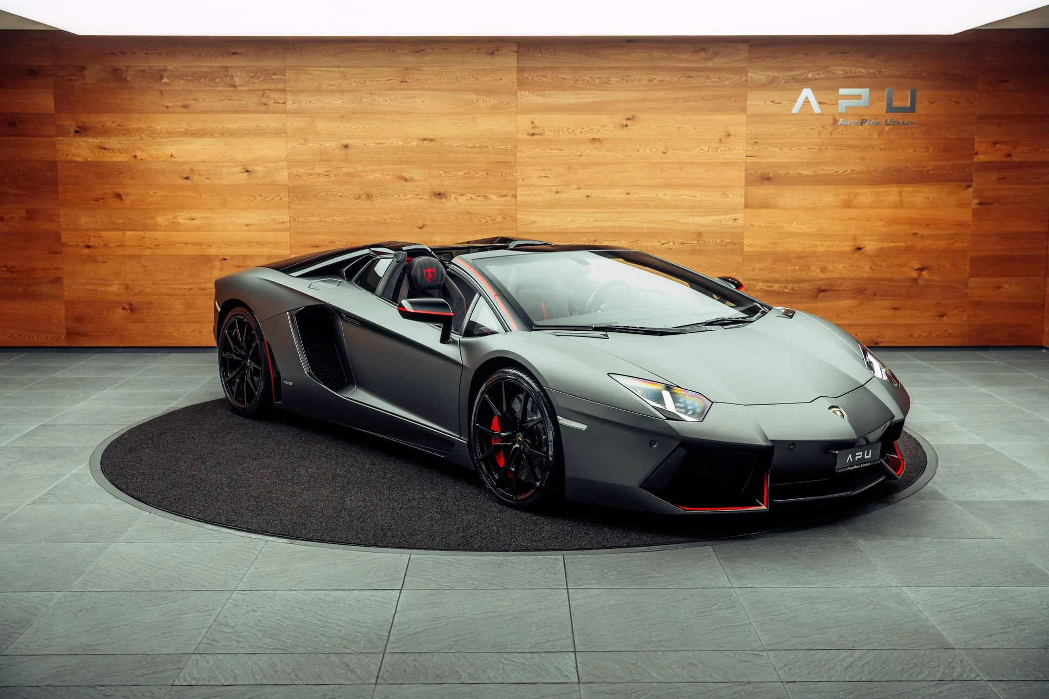2016 Lamborghini Aventador Roadster angeboten von einem Fachhändler in Uznach, Schweiz, Hauptfoto