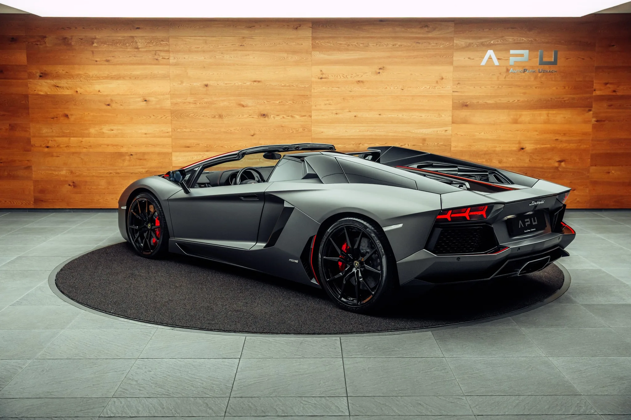 2016 Lamborghini Aventador Roadster, 3/26