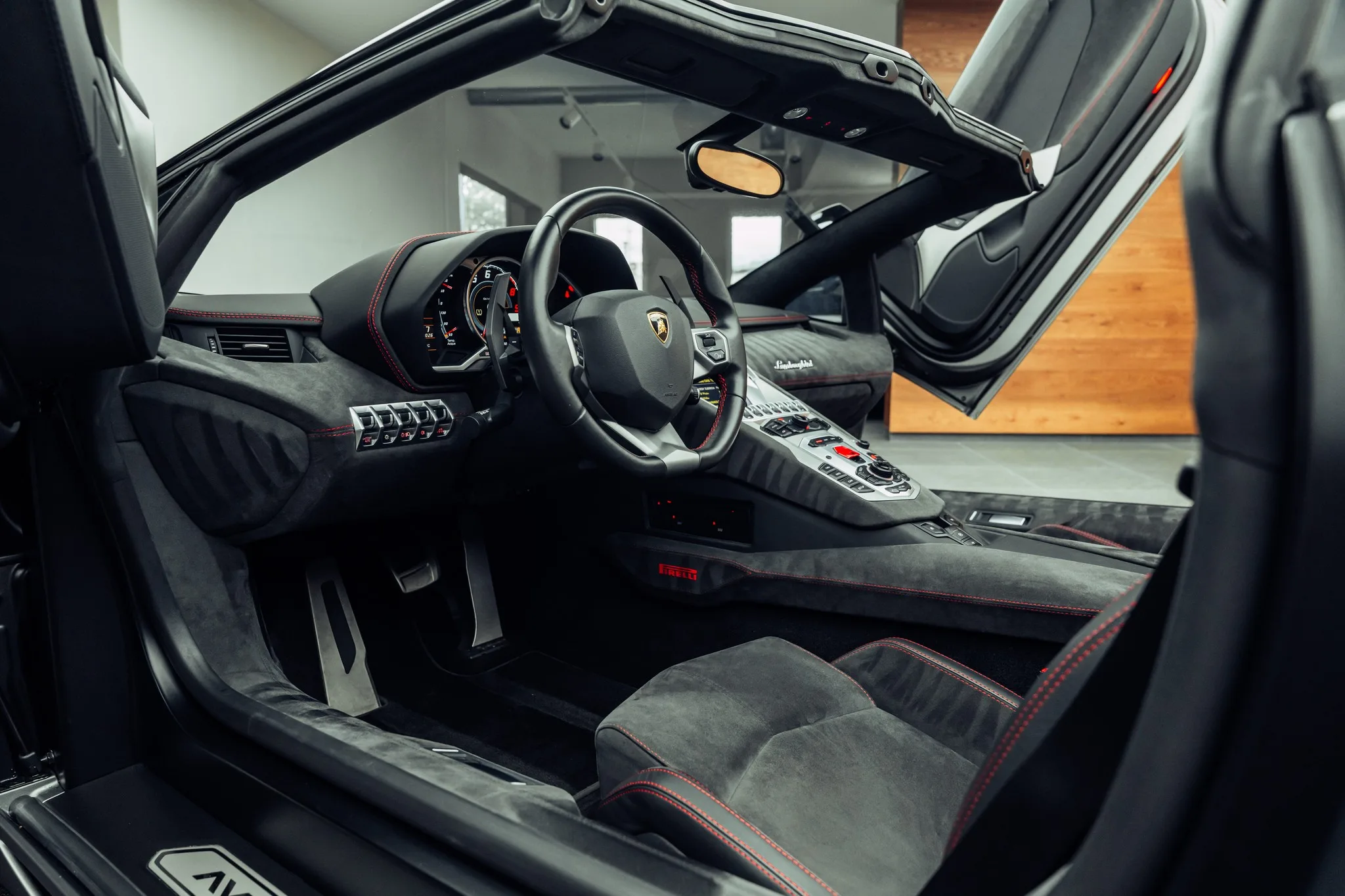 2016 Lamborghini Aventador Roadster, 5/26