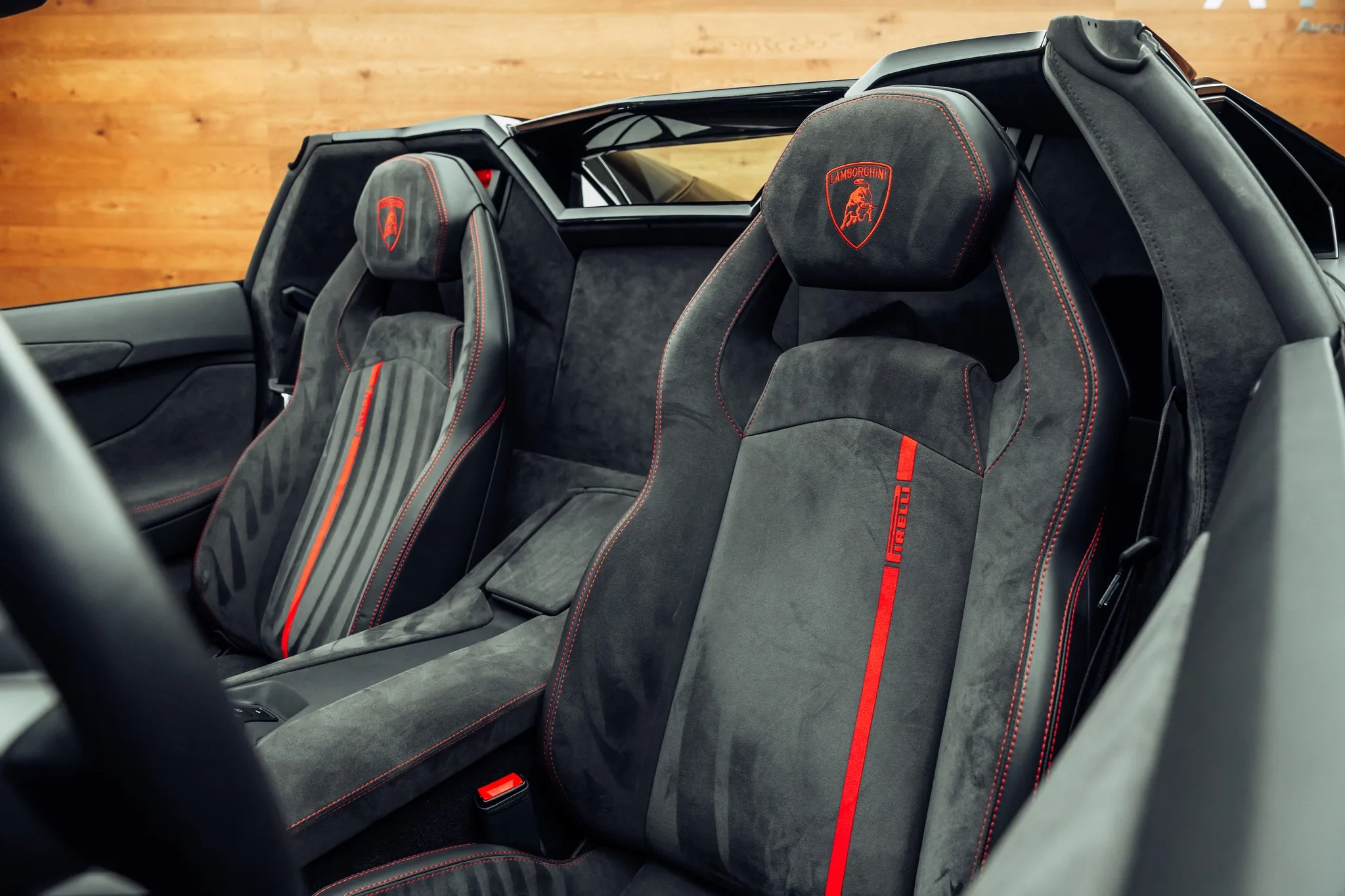 2016 Lamborghini Aventador Roadster, 9/26