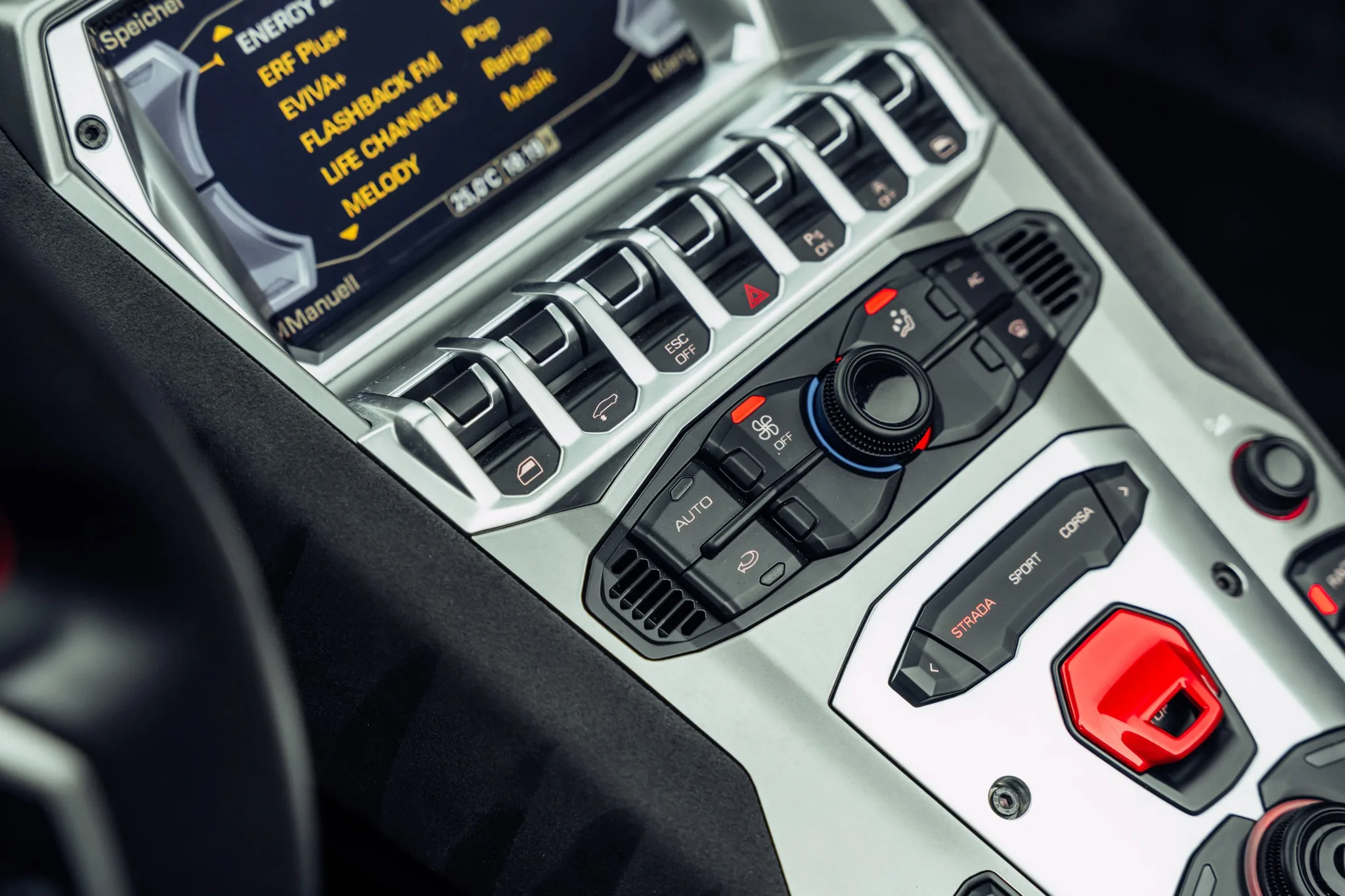 2016 Lamborghini Aventador Roadster, 15/26
