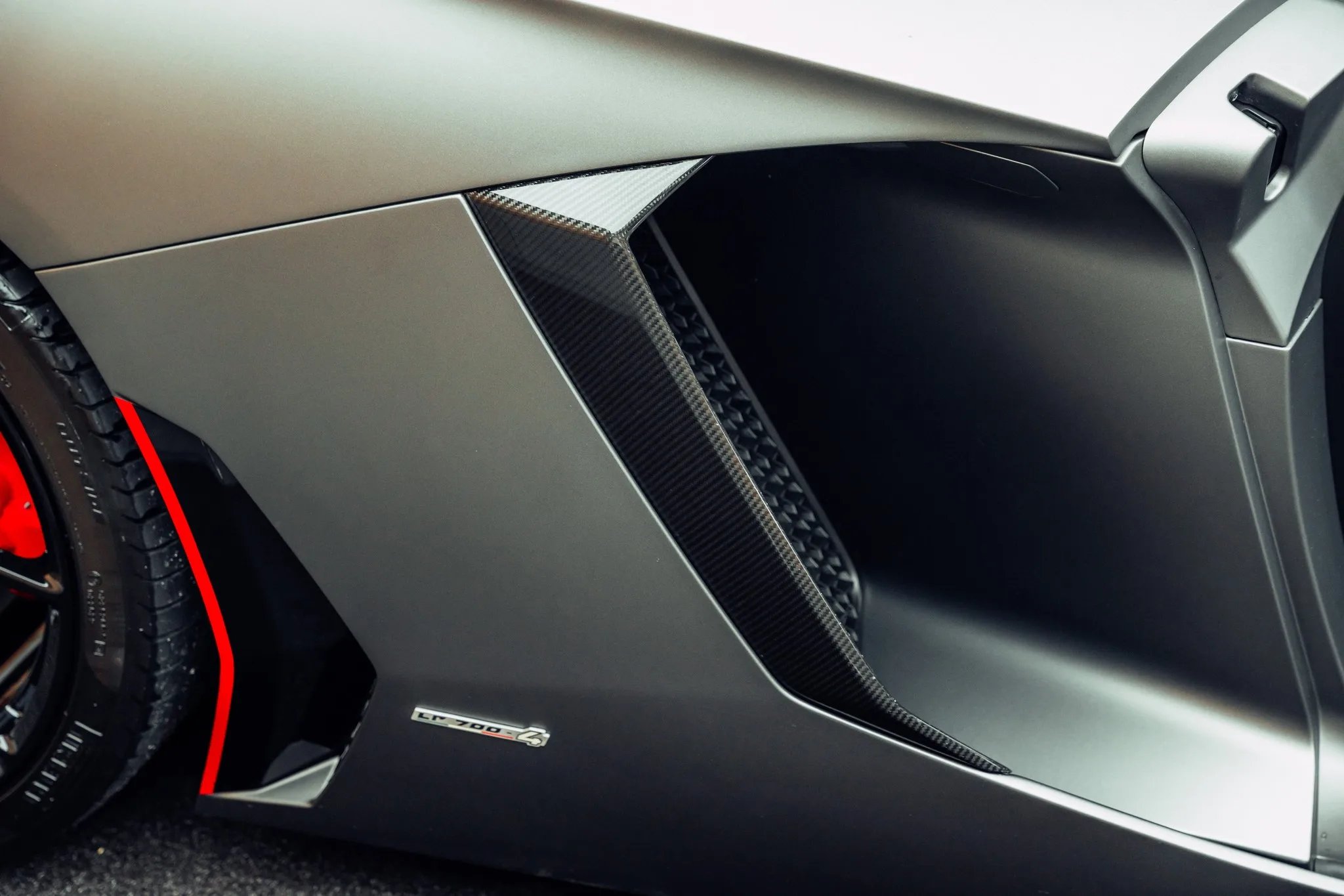2016 Lamborghini Aventador Roadster, 19/26