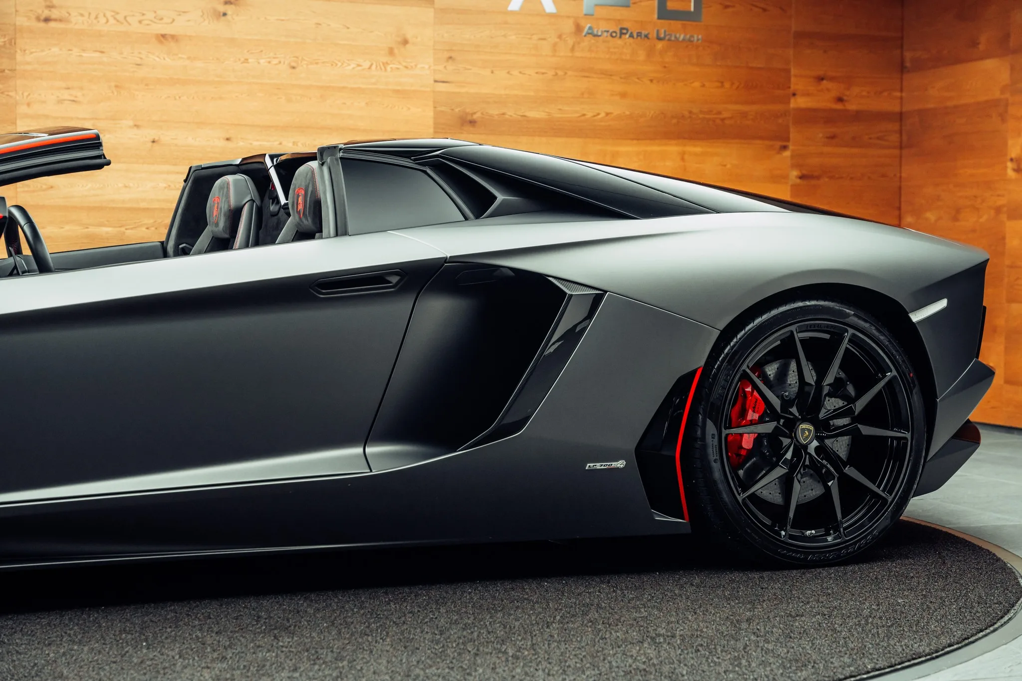 2016 Lamborghini Aventador Roadster, 23/26