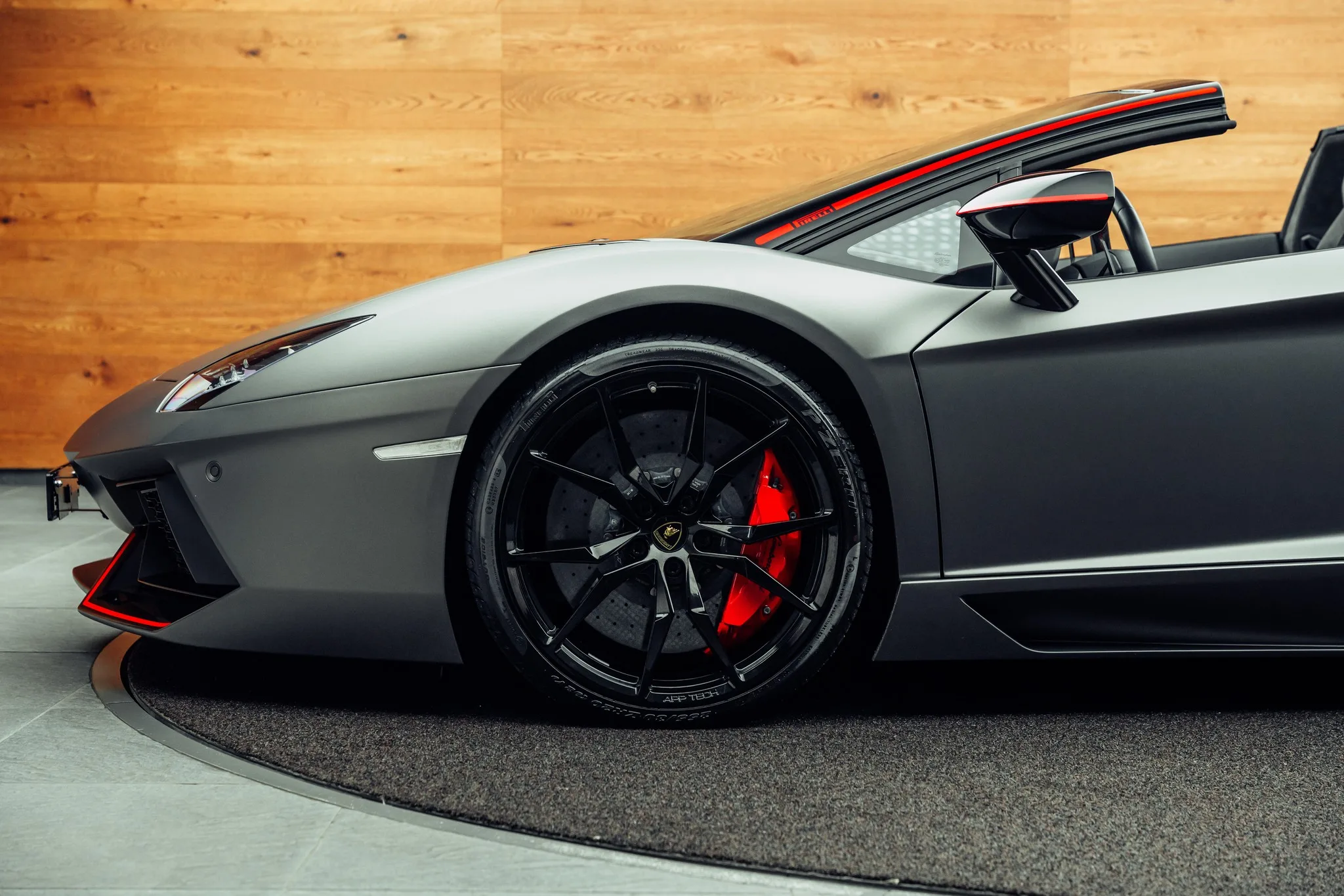 2016 Lamborghini Aventador Roadster, 24/26