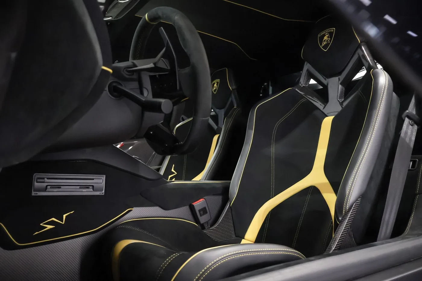 2016 Lamborghini Aventador SV LP 750-4 angeboten von einem Supersportwagenhändler in Zibido San Giacomo, Italien, Foto 8 von 25