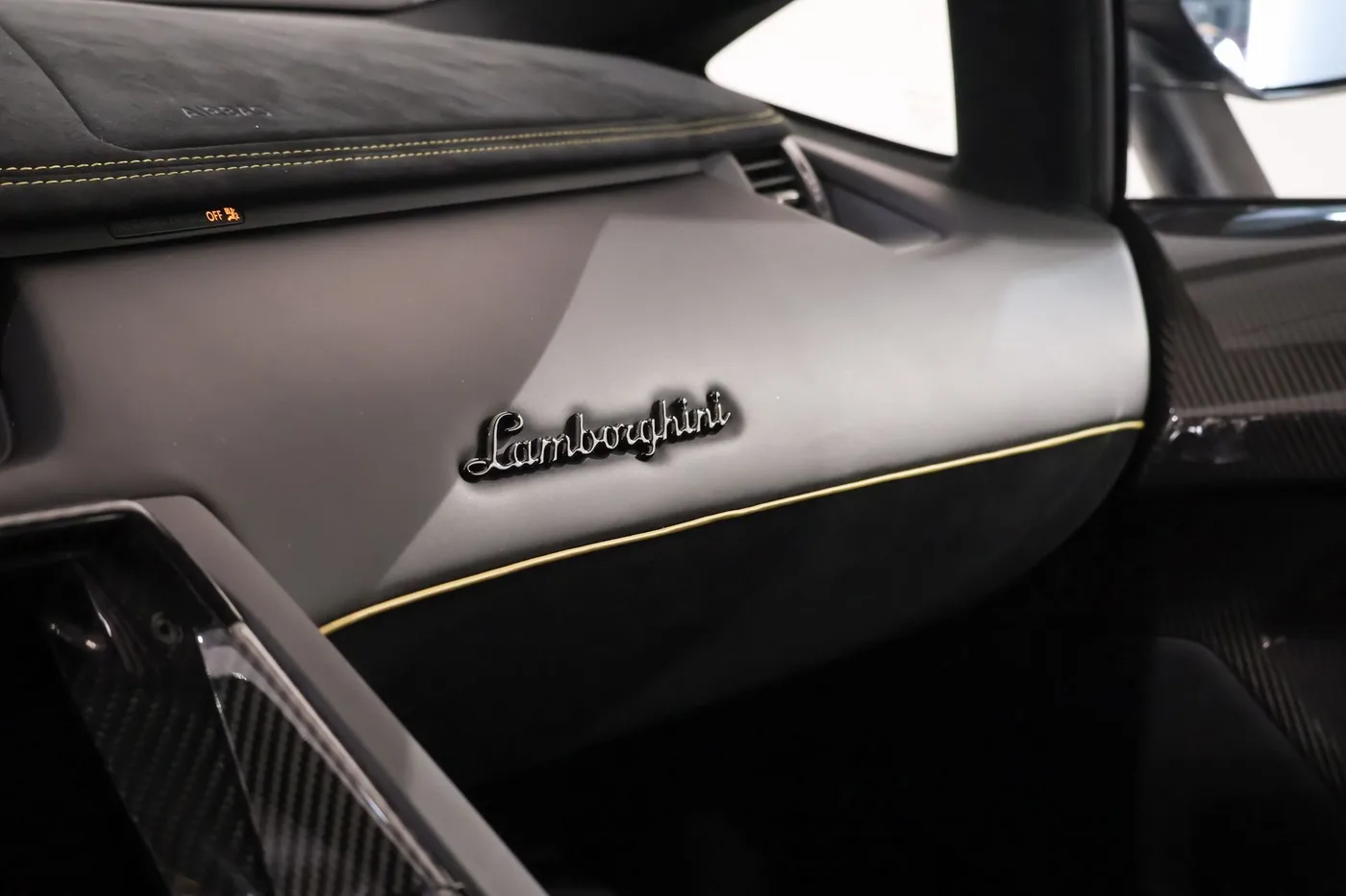2016 Lamborghini Aventador SV LP 750-4 angeboten von einem Supersportwagenhändler in Zibido San Giacomo, Italien, Foto 17 von 25