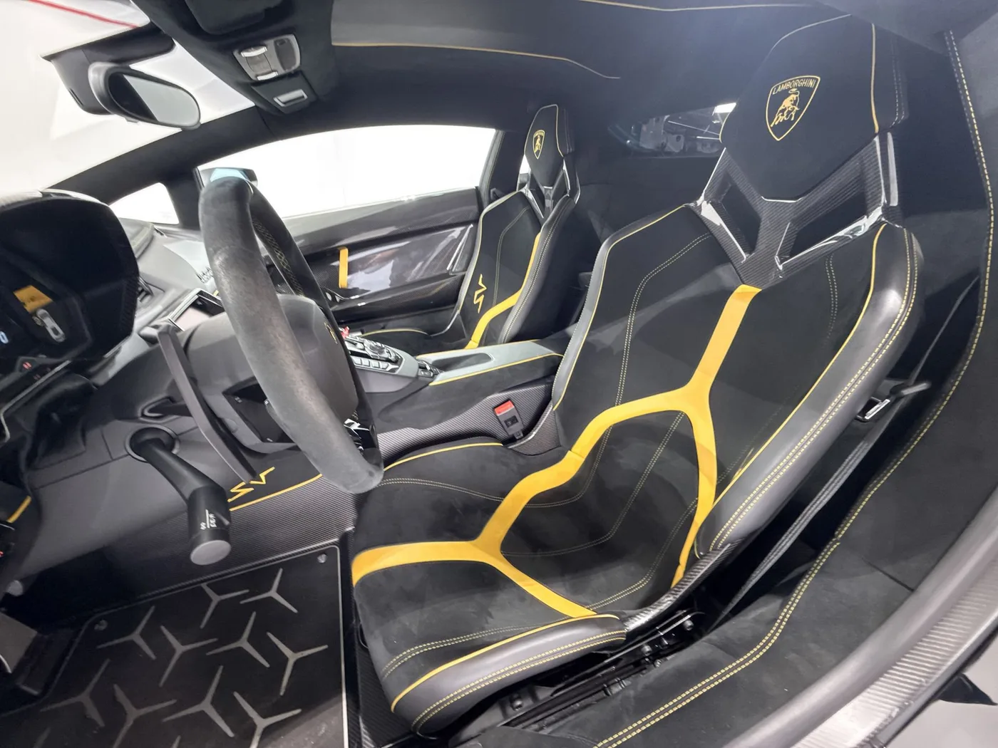 2016 Lamborghini Aventador SV LP 750-4 angeboten von einem Supersportwagenhändler in Zibido San Giacomo, Italien, Foto 20 von 25