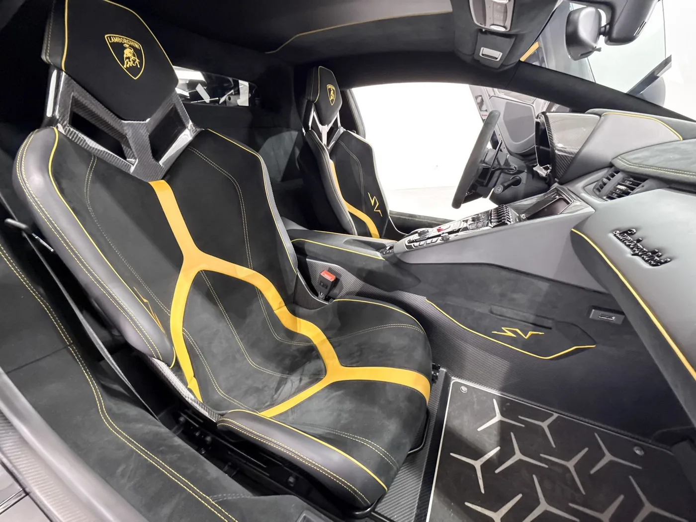 2016 Lamborghini Aventador SV LP 750-4 angeboten von einem Supersportwagenhändler in Zibido San Giacomo, Italien, Foto 22 von 25