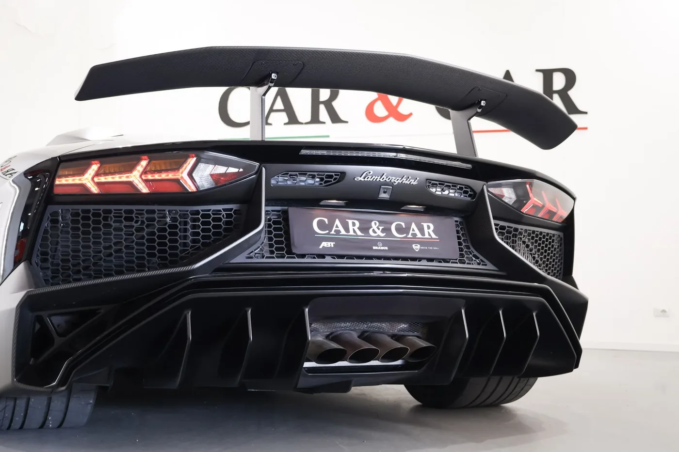 2016 Lamborghini Aventador SV LP 750-4 angeboten von einem Supersportwagenhändler in Zibido San Giacomo, Italien, Foto 23 von 25