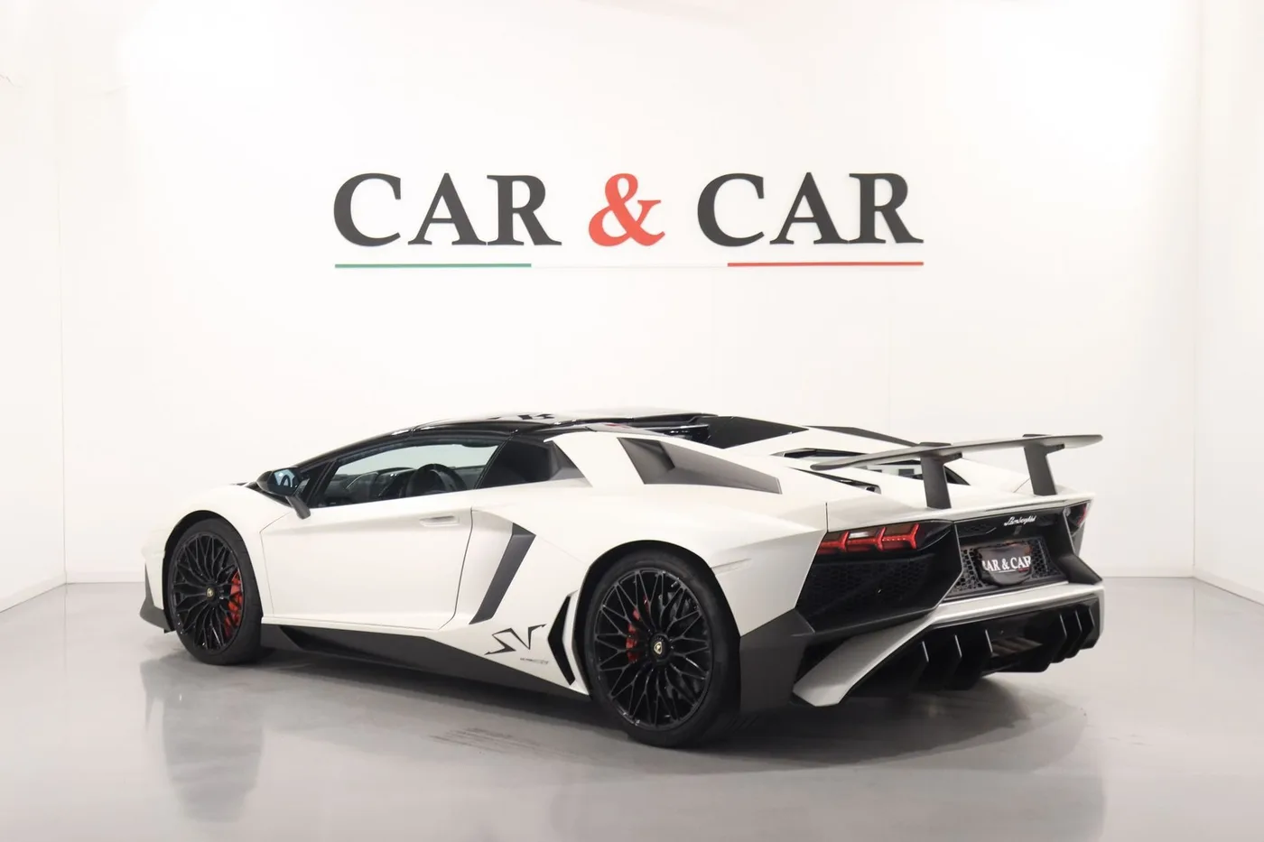 2016 Lamborghini Aventador SV Roadster LP 750-4 offered by a supercar dealer in Zibido San Giacomo, Italy, photo 2 of 21