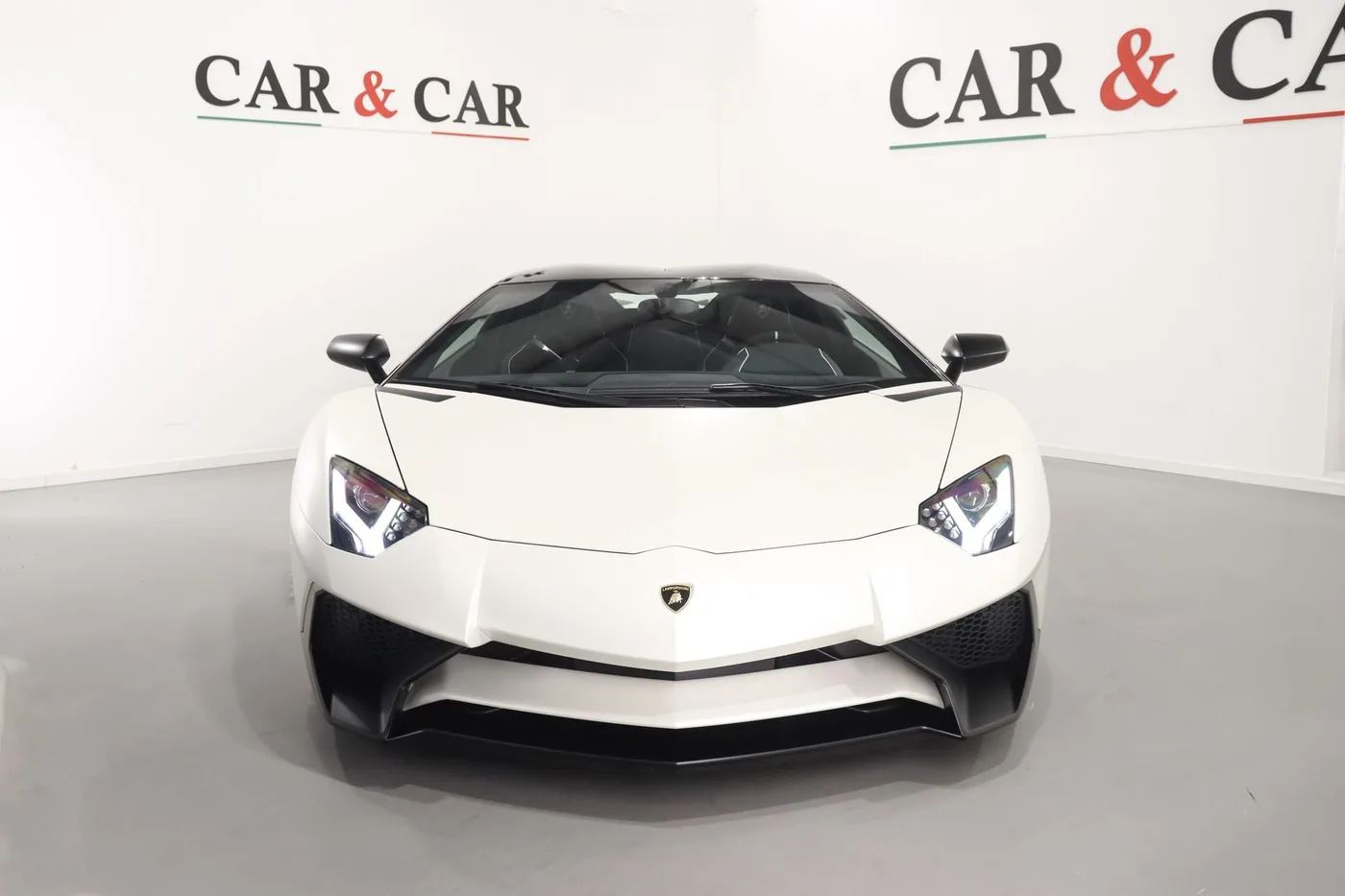 2016 Lamborghini Aventador SV Roadster LP 750-4 offered by a supercar dealer in Zibido San Giacomo, Italy, photo 3 of 21