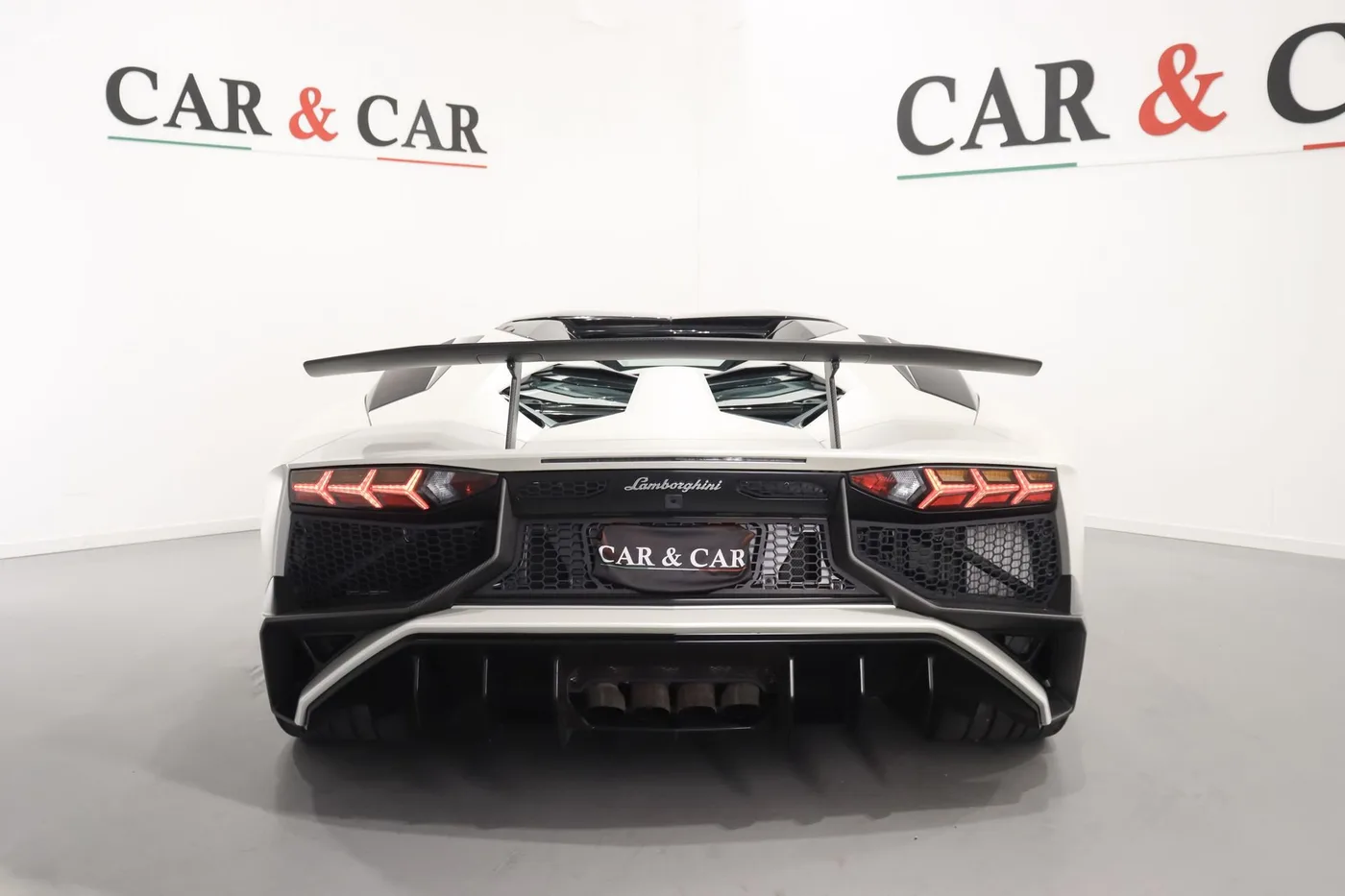 2016 Lamborghini Aventador SV Roadster LP 750-4 offered by a supercar dealer in Zibido San Giacomo, Italy, photo 4 of 21