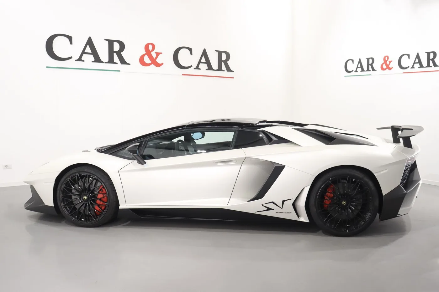 2016 Lamborghini Aventador SV Roadster LP 750-4 offered by a supercar dealer in Zibido San Giacomo, Italy, photo 6 of 21
