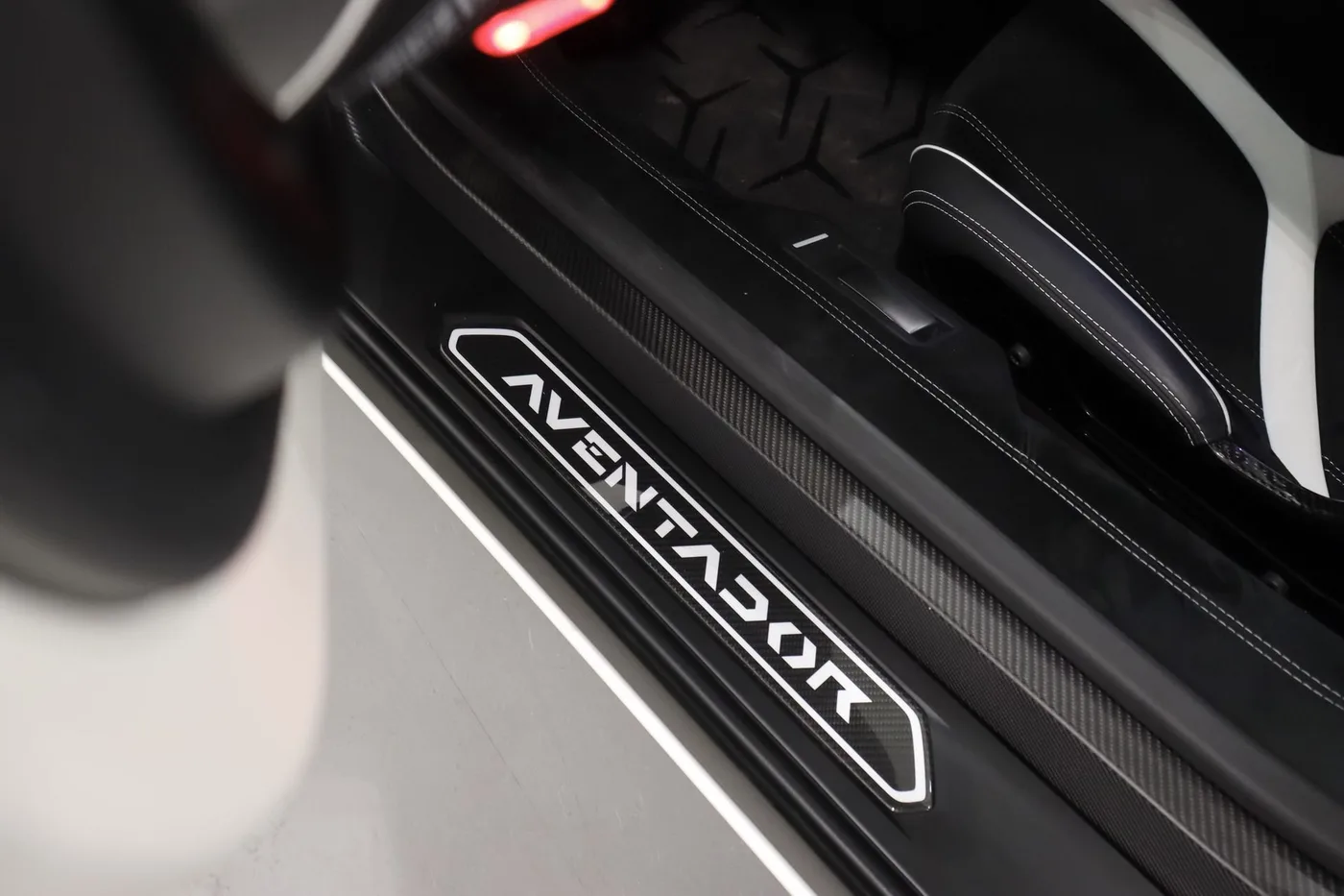 2016 Lamborghini Aventador SV Roadster LP 750-4 offered by a supercar dealer in Zibido San Giacomo, Italy, photo 14 of 21