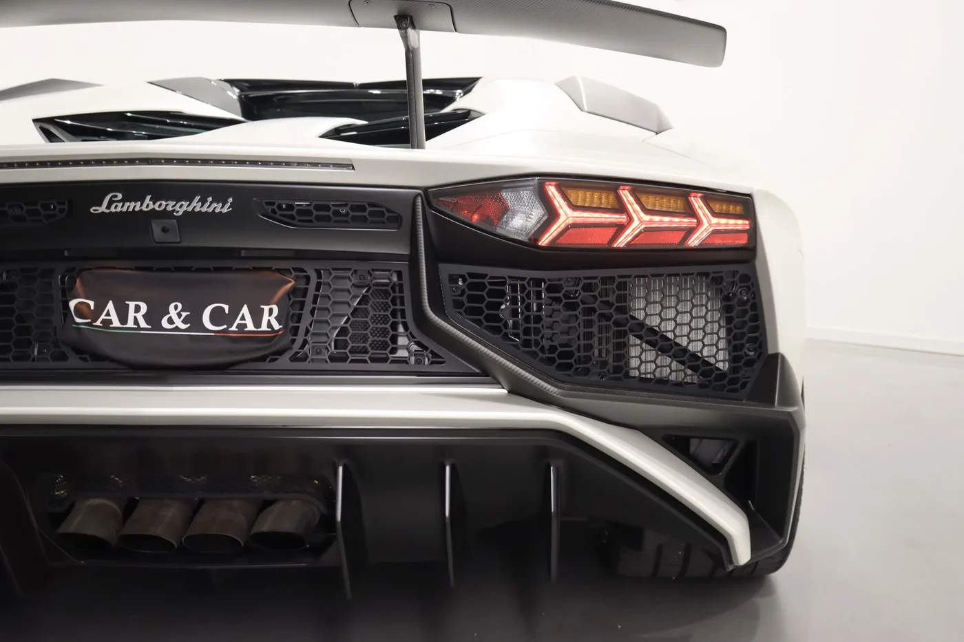 2016 Lamborghini Aventador SV Roadster LP 750-4 offered by a supercar dealer in Zibido San Giacomo, Italy, photo 18 of 21