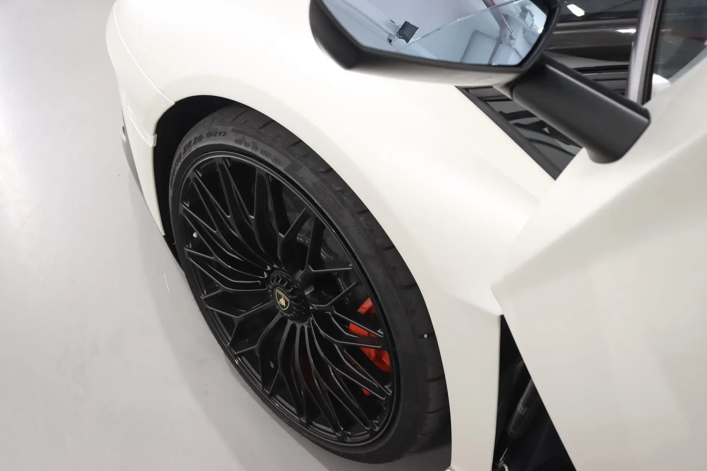 2016 Lamborghini Aventador SV Roadster LP 750-4 offered by a supercar dealer in Zibido San Giacomo, Italy, photo 19 of 21