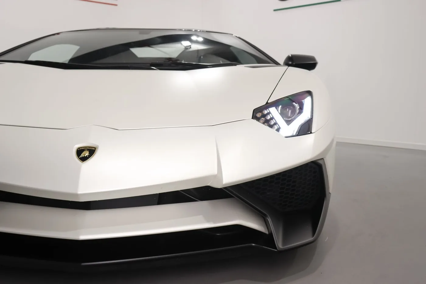 2016 Lamborghini Aventador SV Roadster LP 750-4 offered by a supercar dealer in Zibido San Giacomo, Italy, photo 21 of 21