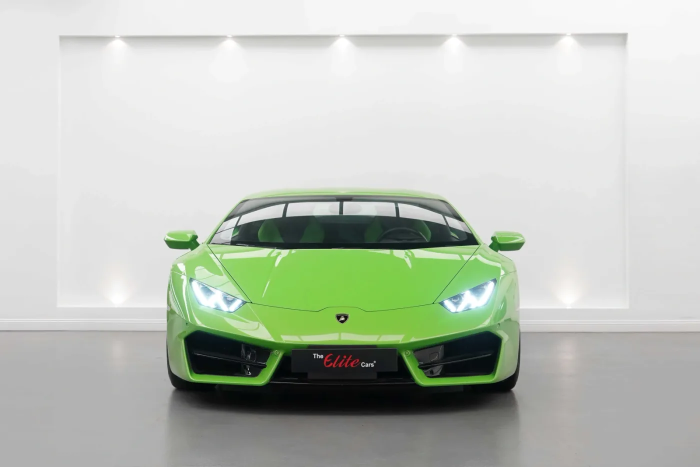 2016 Lamborghini Huracán LP 580-2 offered by a specialist dealer in Dubai, United Arab Emirates, photo 6 of 10