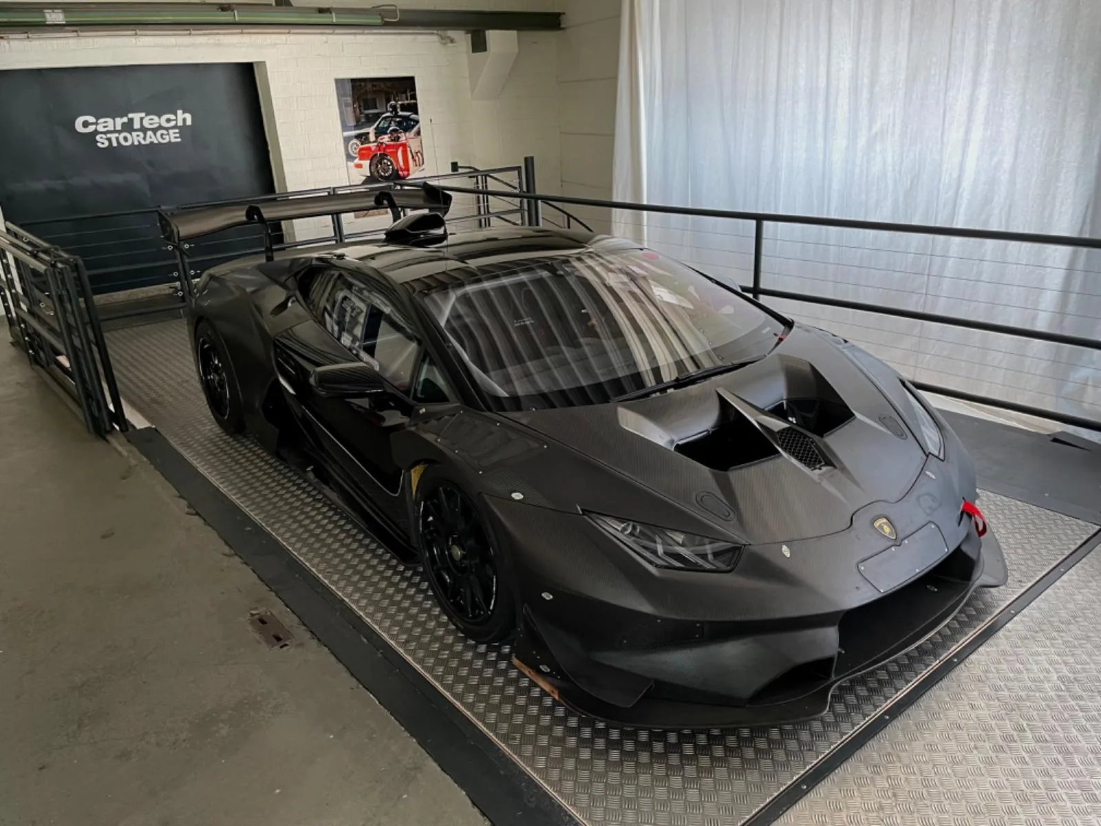 2016 Lamborghini Huracán Super Trofeo EVO offered by a specialist dealer in Ismaning, Germany, main photo