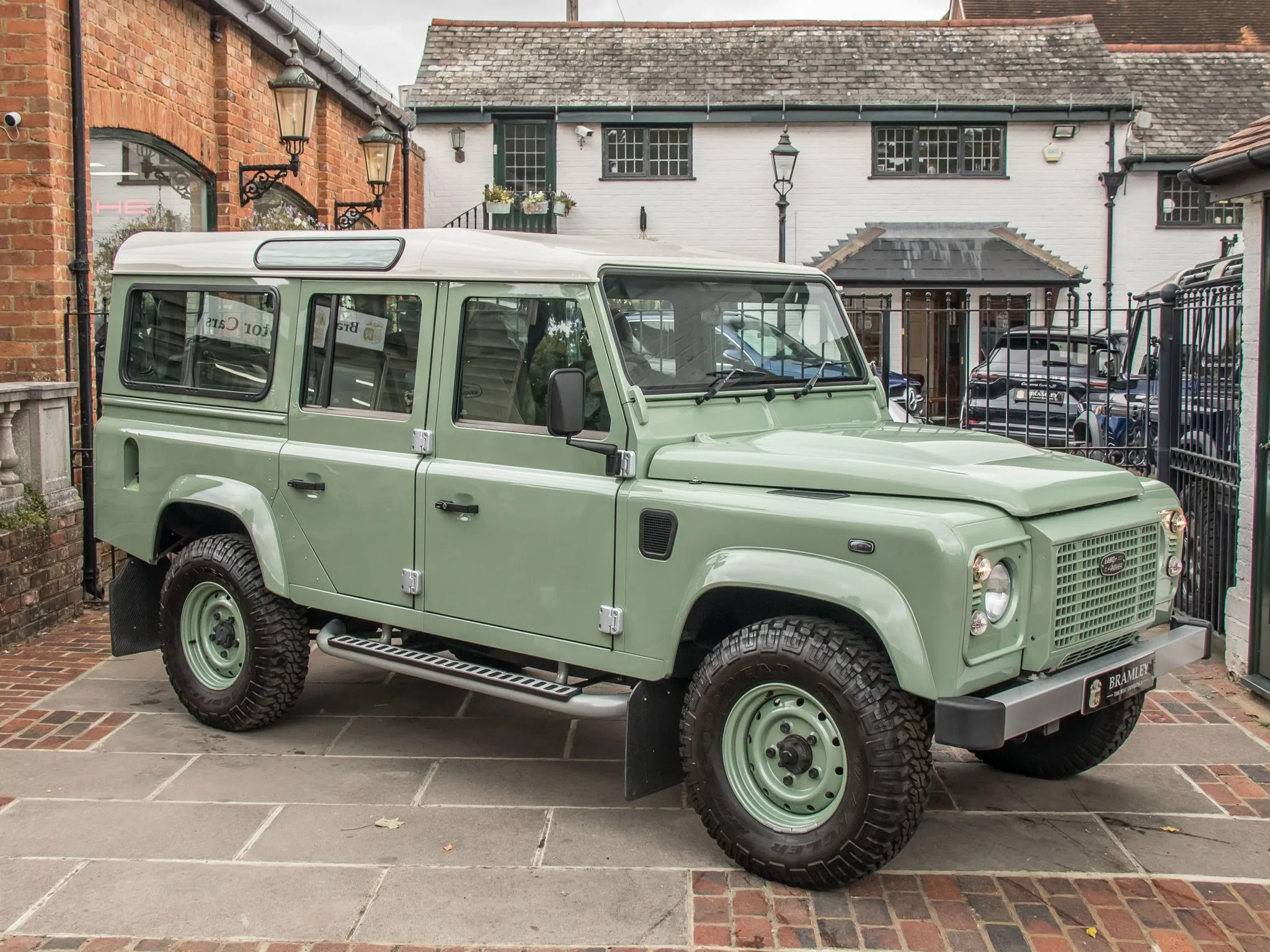 2016 Land Rover Defender 110 Heritage Edition, 3/21