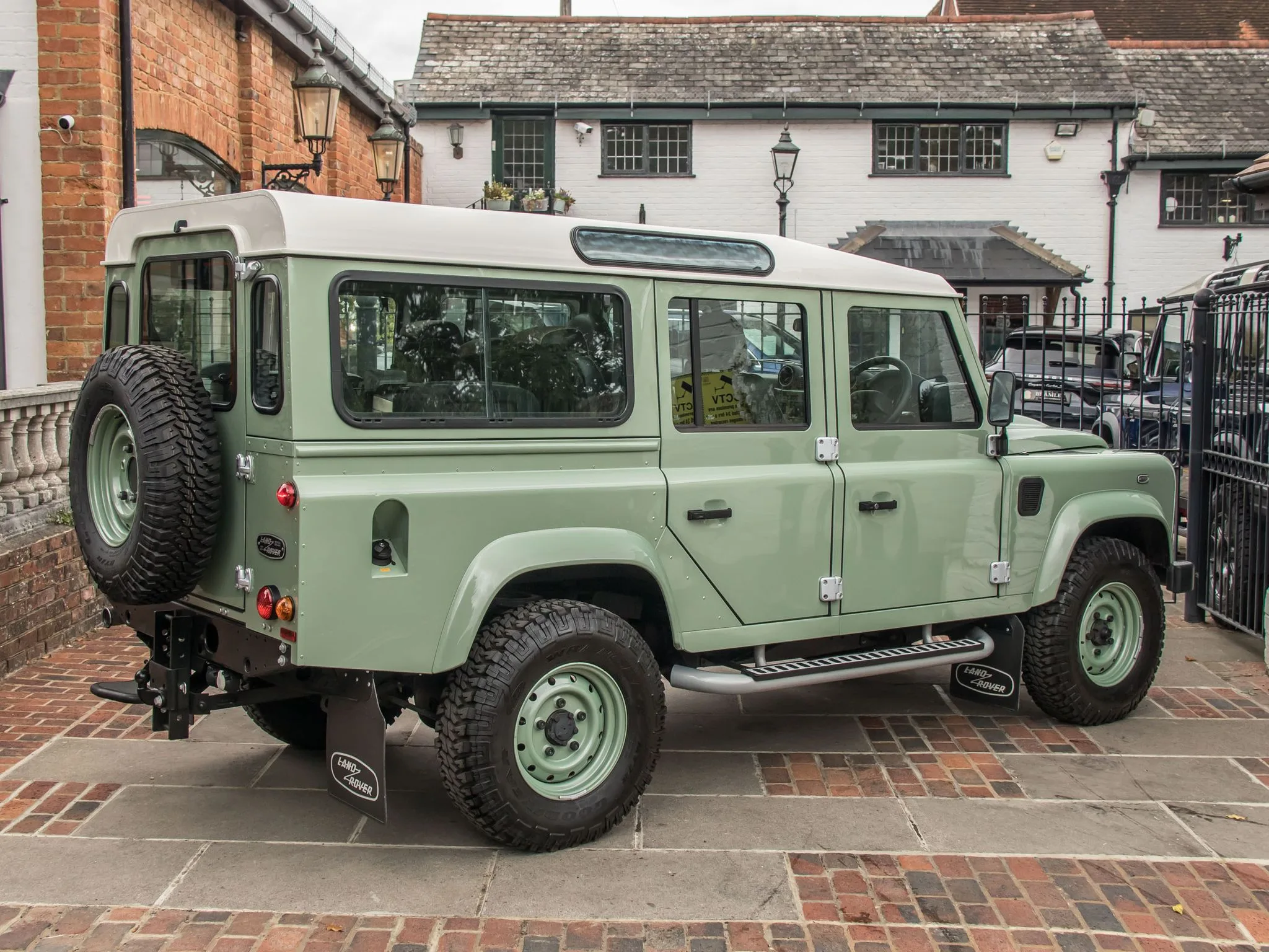 2016 Land Rover Defender 110 Heritage Edition, 8/21