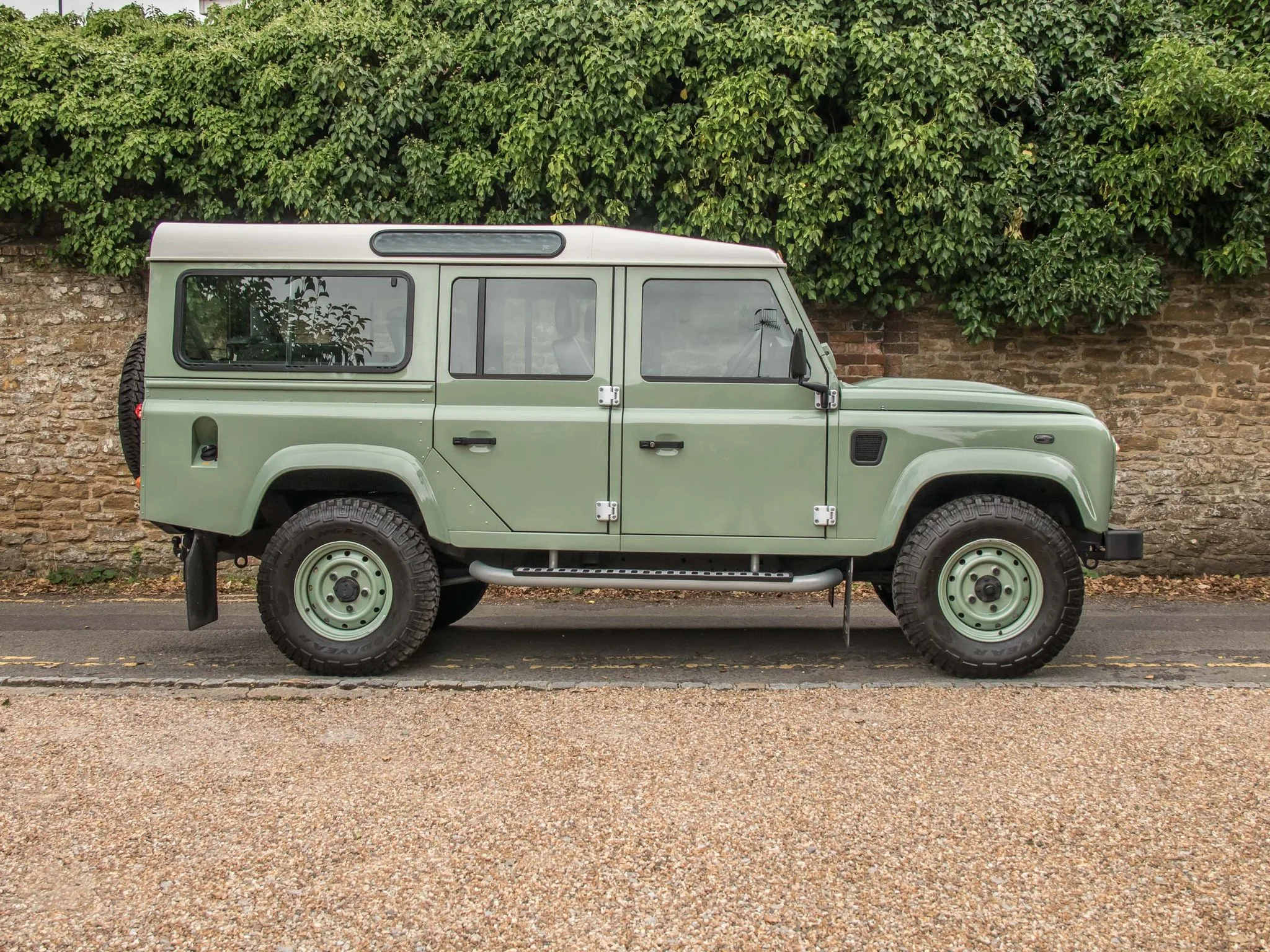 2016 Land Rover Defender 110 Heritage Edition, 13/21