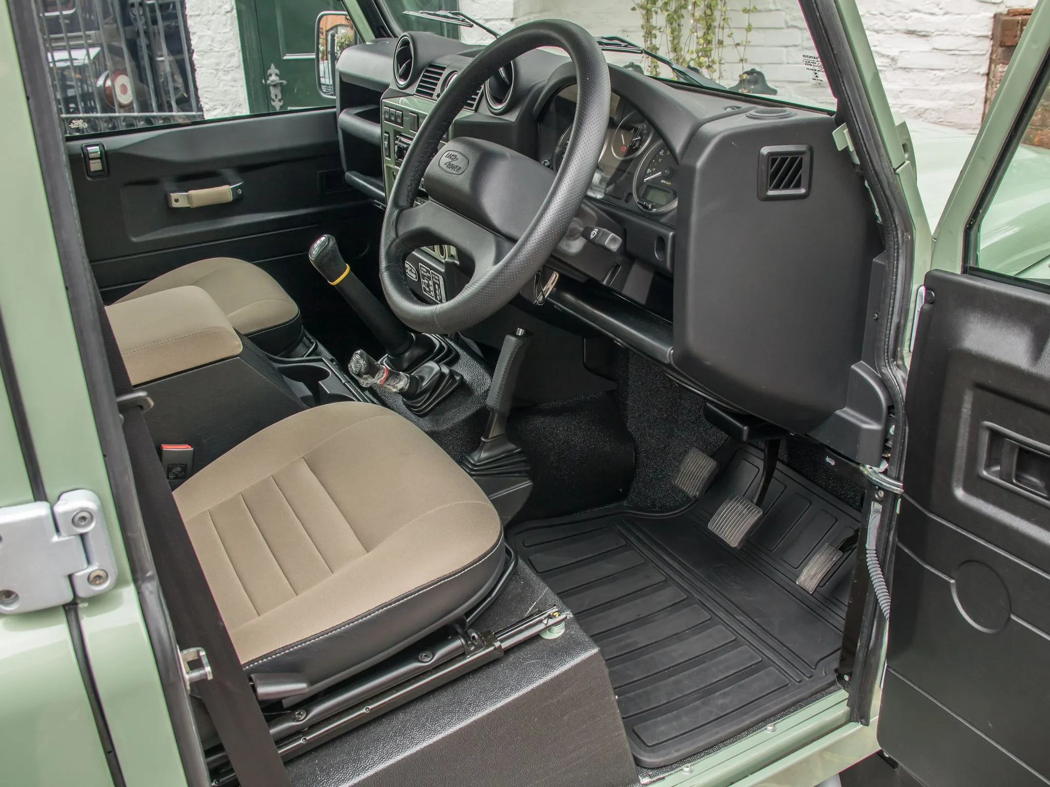 2016 Land Rover Defender 110 Heritage Edition, 16/21
