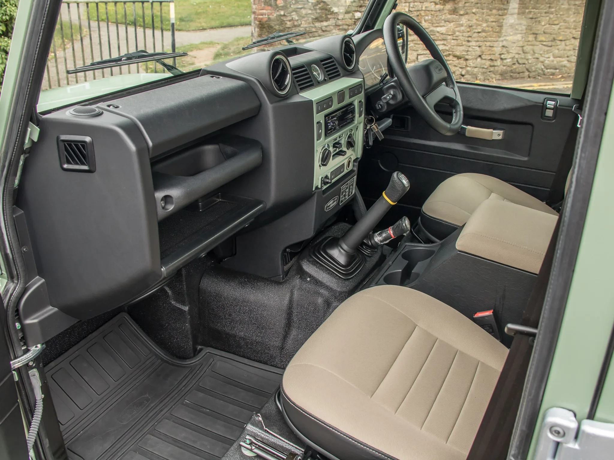 2016 Land Rover Defender 110 Heritage Edition, 20/21