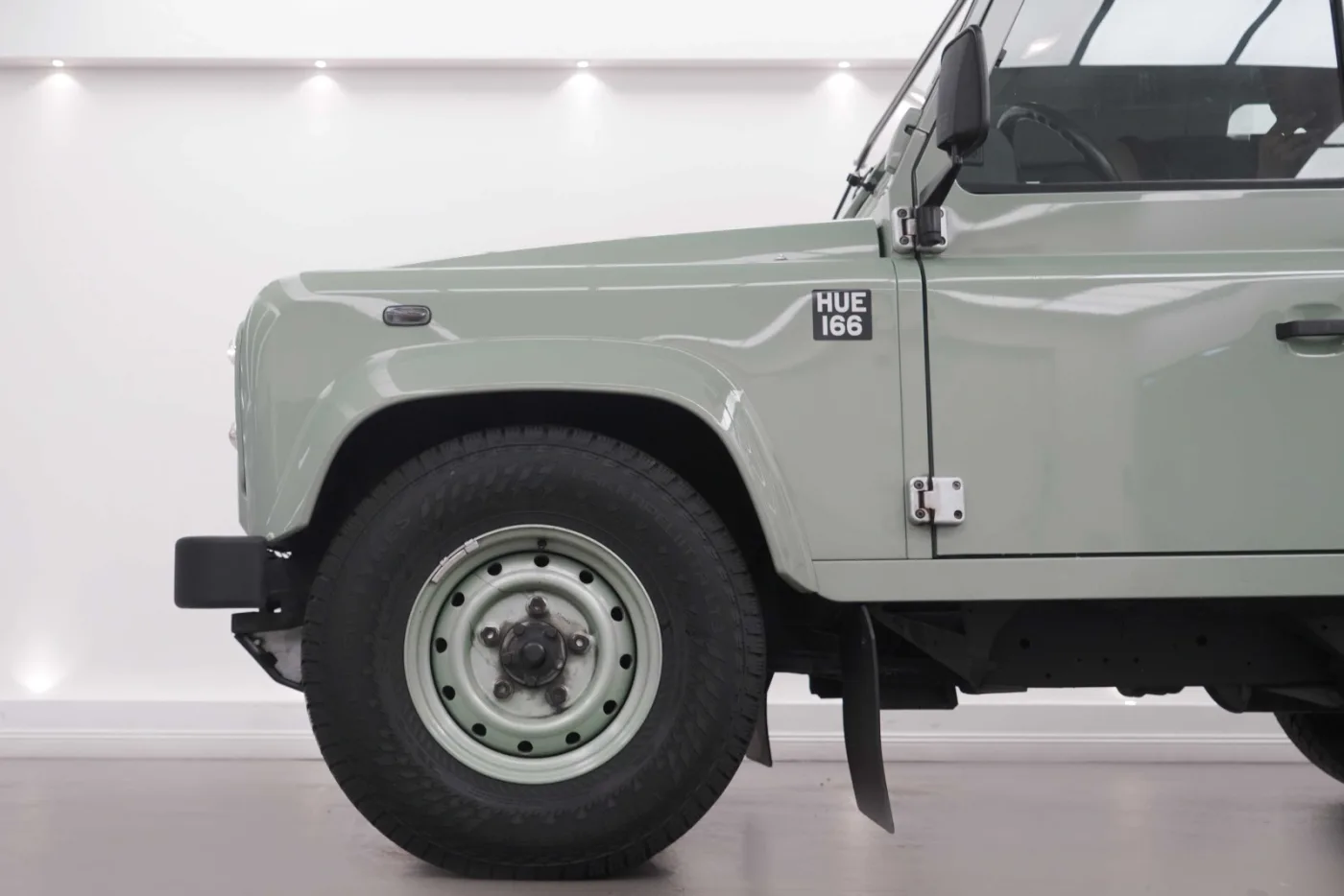2016 Land Rover Defender 90 Classic offered by a specialist dealer in Dubai, United Arab Emirates, photo 7 of 10