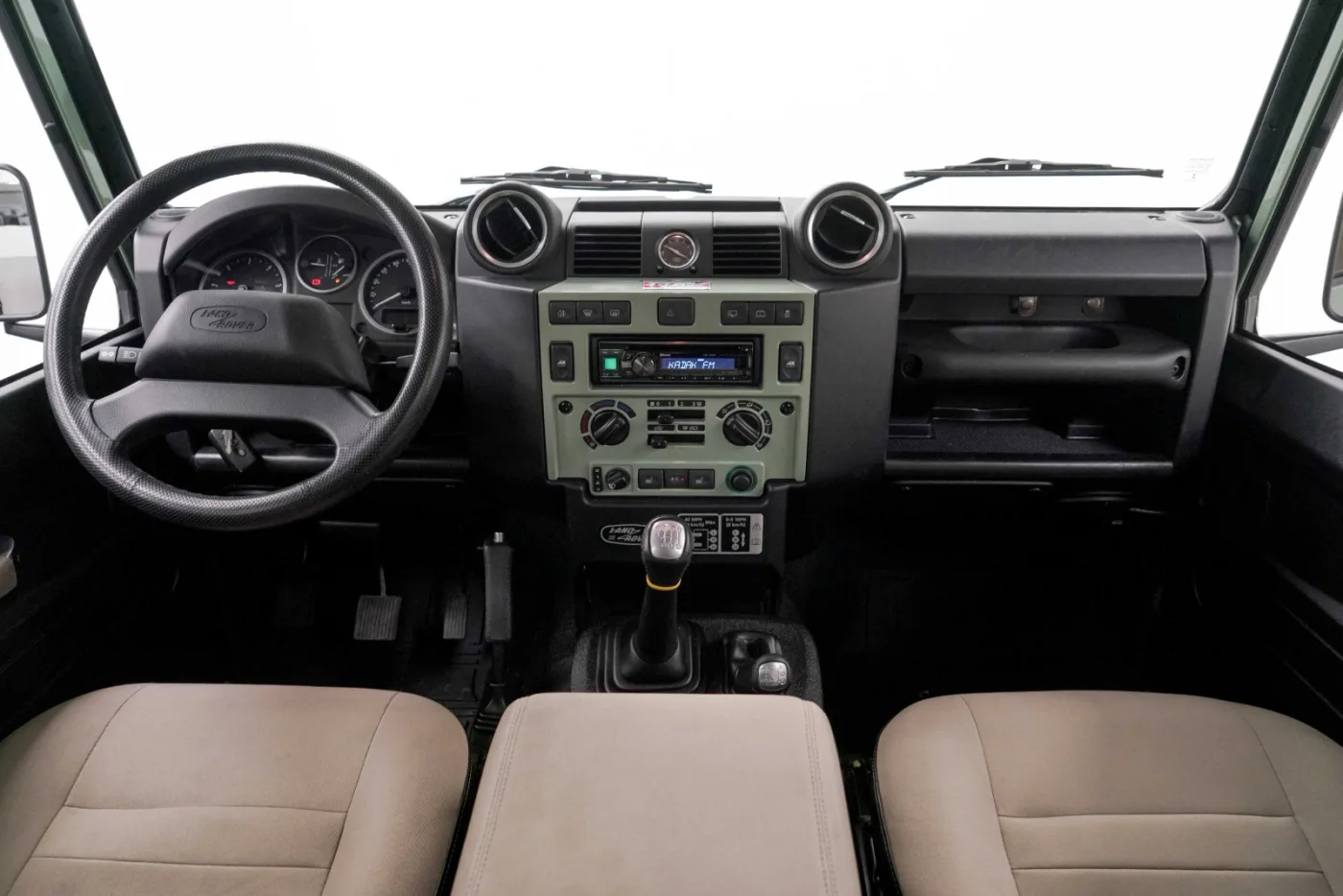2016 Land Rover Defender 90 Classic offered by a specialist dealer in Dubai, United Arab Emirates, photo 10 of 10