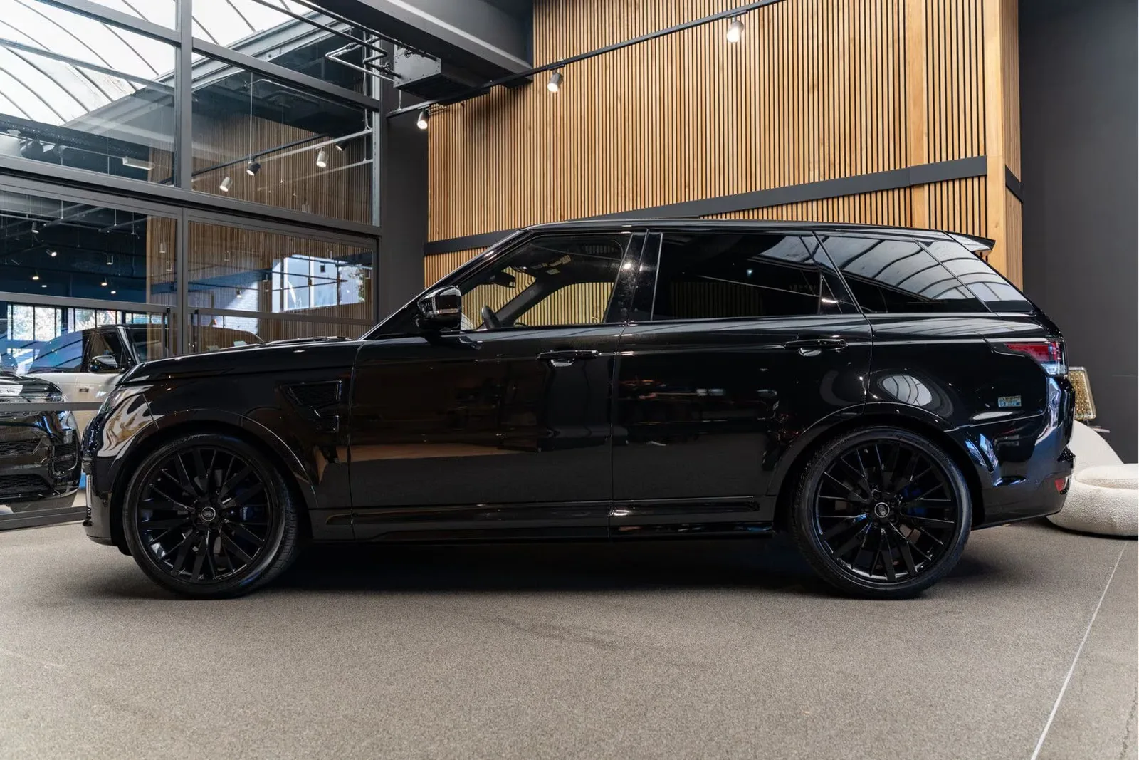 2016 Land Rover Range Rover Sport SVR, 3/30