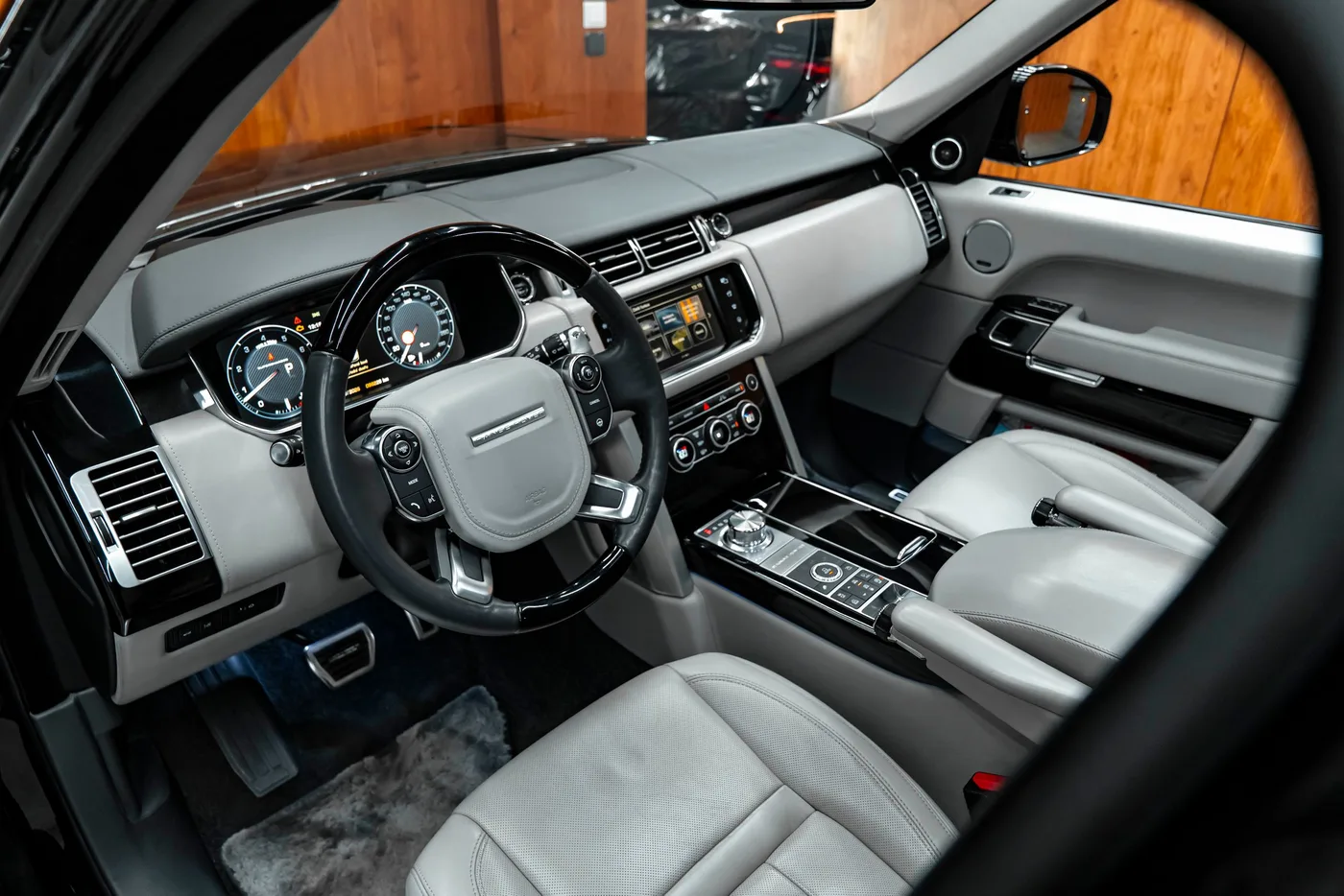 2016 Land Rover Range Rover SV Autobiography, long offered by a specialist dealer in Bratislava, Slovakia, photo 8 of 15
