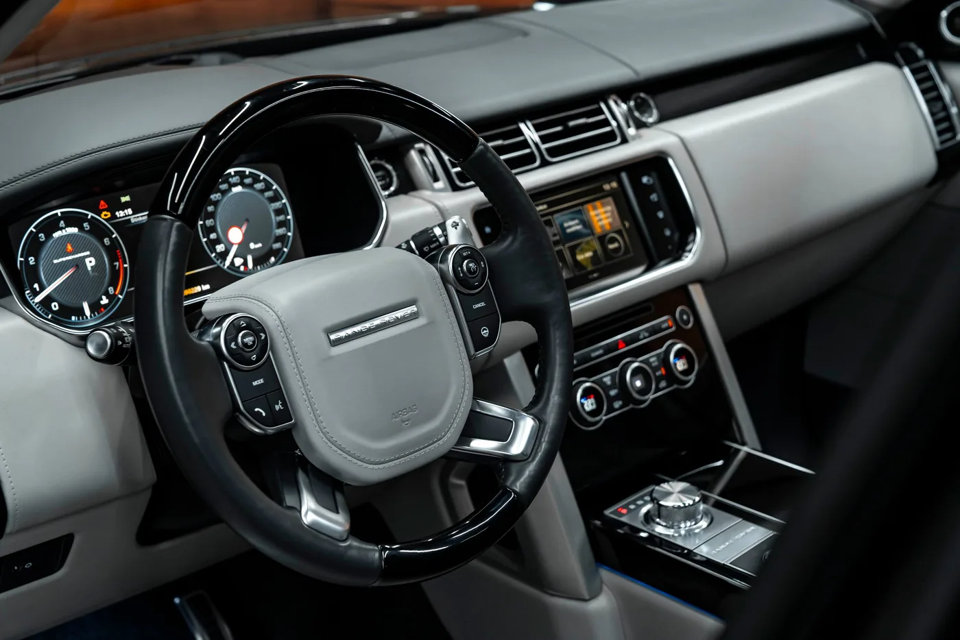 2016 Land Rover Range Rover SV Autobiography, long offered by a specialist dealer in Bratislava, Slovakia, photo 9 of 15