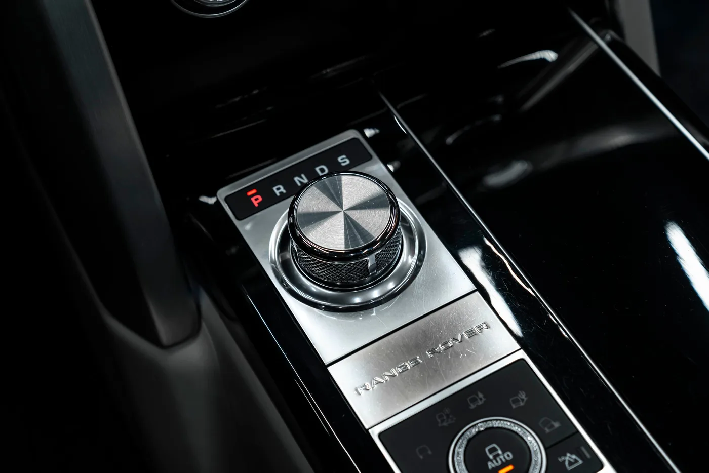 2016 Land Rover Range Rover SV Autobiography, long offered by a specialist dealer in Bratislava, Slovakia, photo 15 of 15