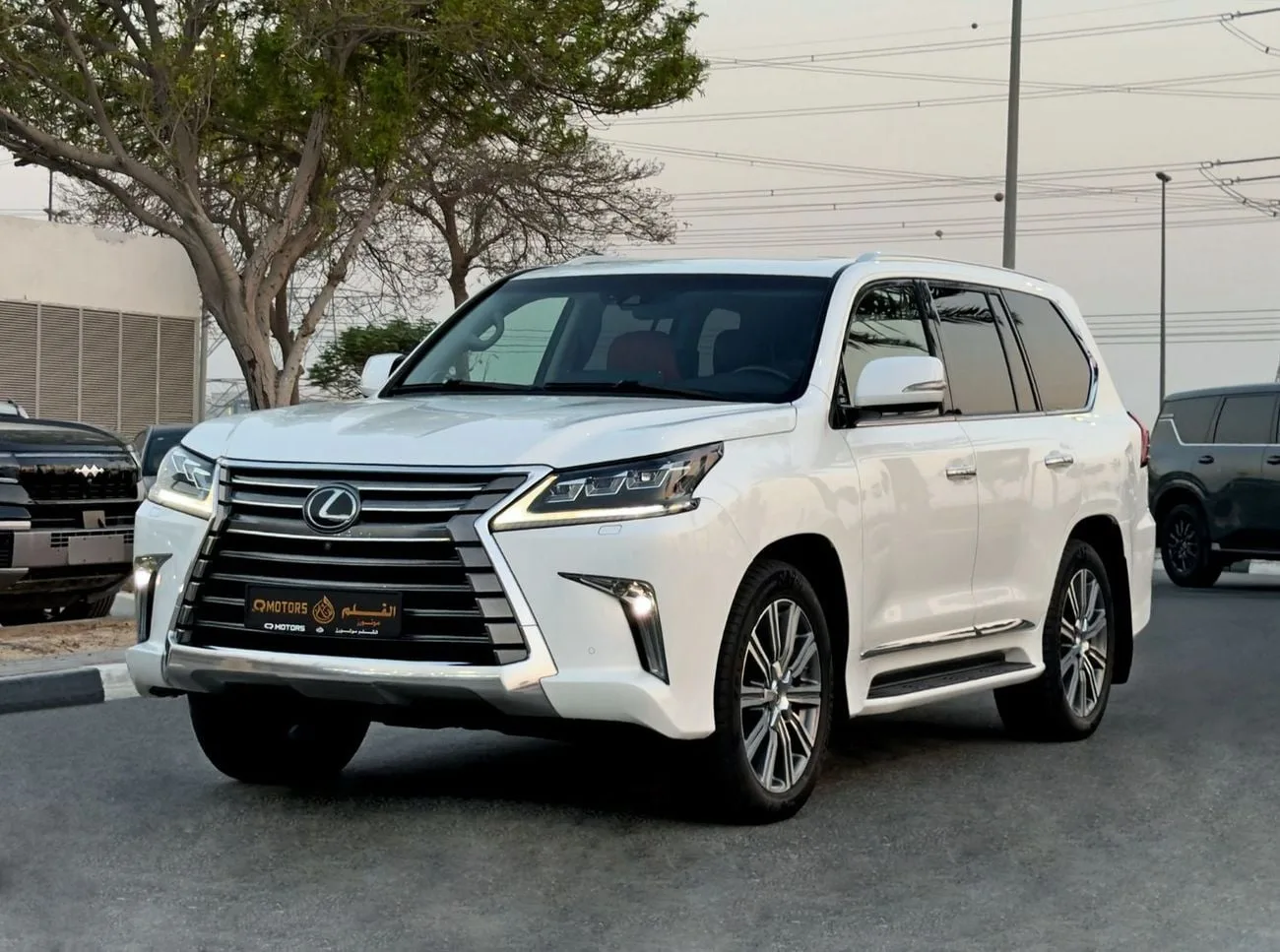 2016 Lexus LX 570 angeboten von einem Spezialhändler in Dubai, Vereinigte Arabische Emirate, Hauptfoto