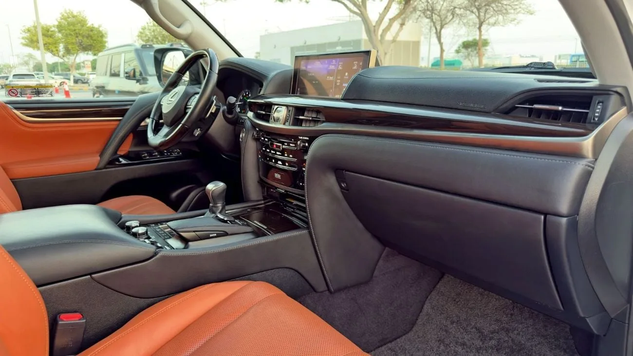 2016 Lexus LX 570, 10/13