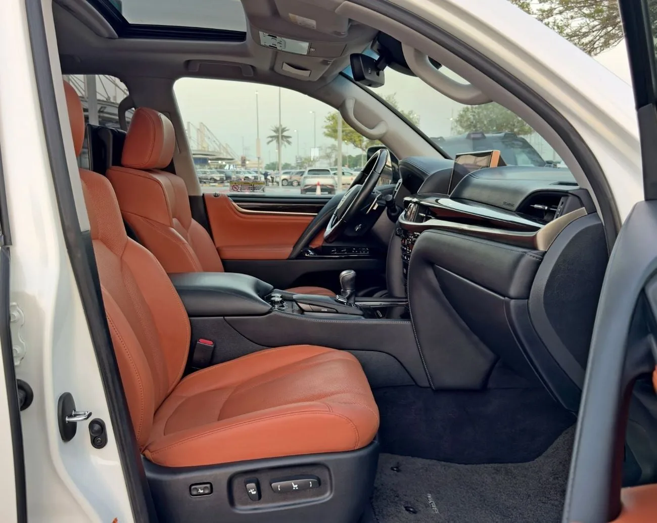 2016 Lexus LX 570, 11/13
