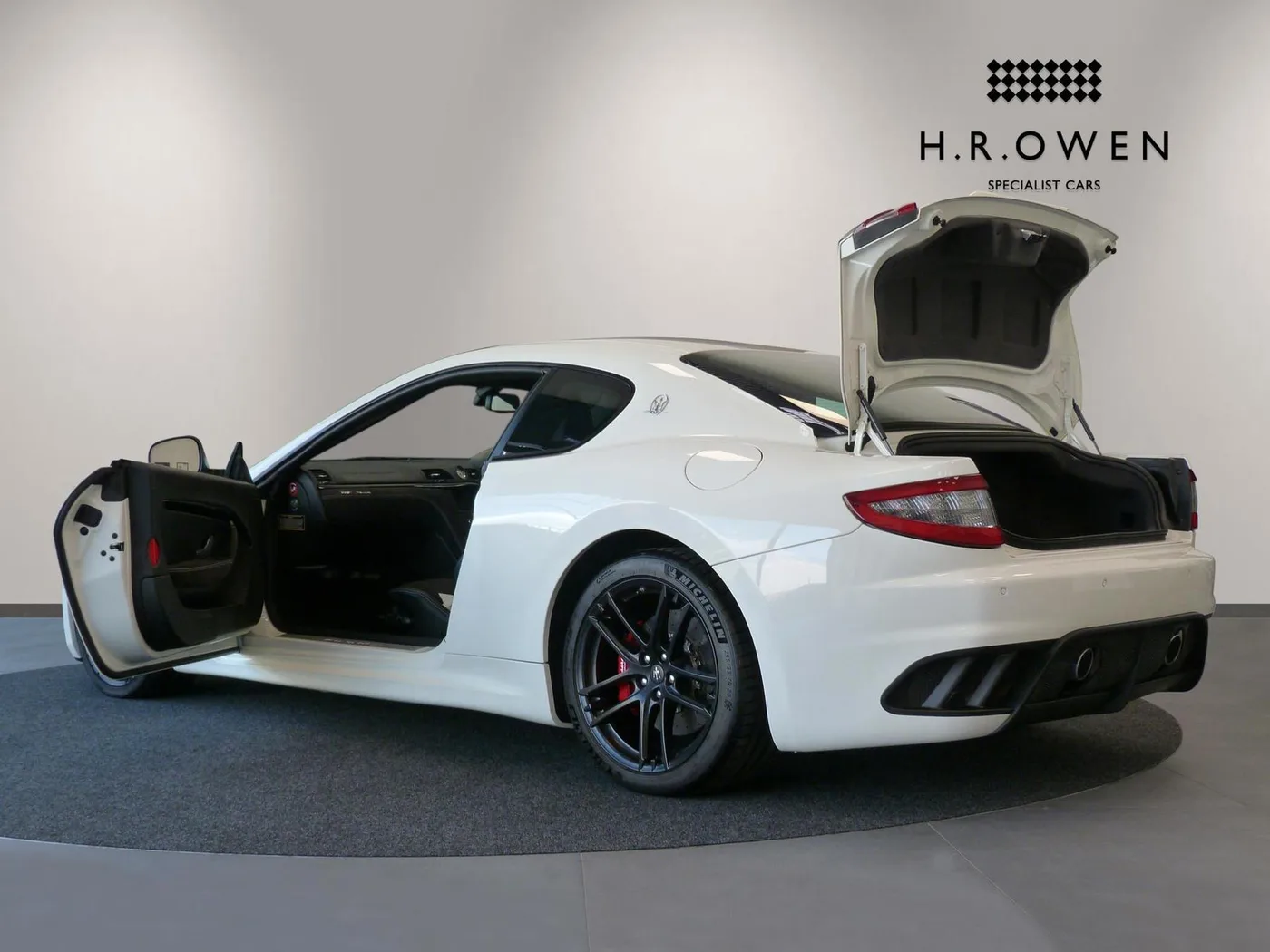 2016 Maserati GranTurismo MC Stradale proposée par un groupe de concessions agréées à Cheltenham, Royaume-Uni, photo 16 sur 25