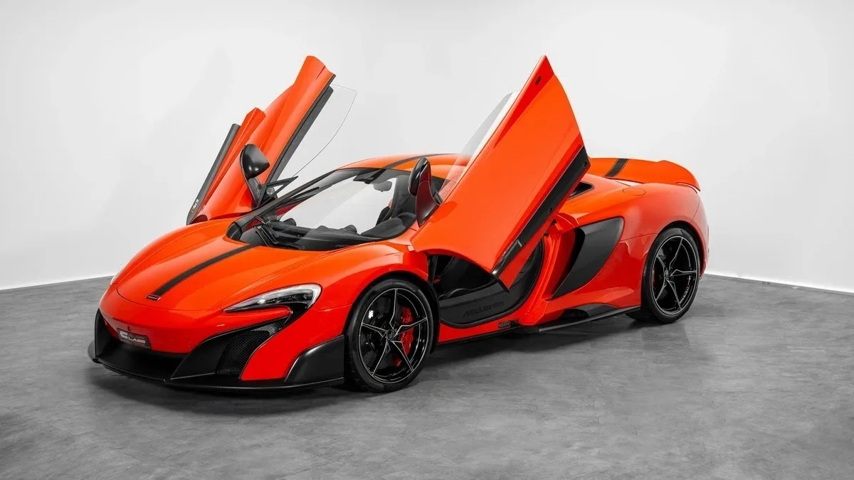 2016 McLaren 675LT offered by a specialist dealer in Dubai, United Arab Emirates, main photo