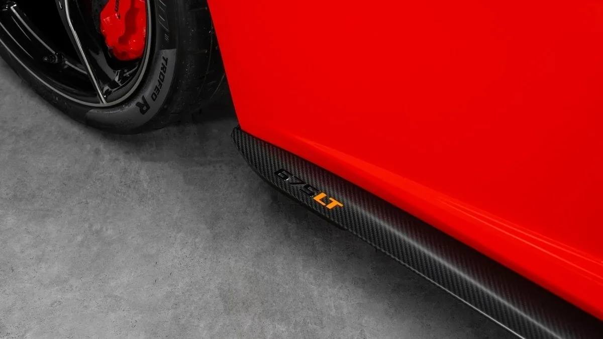 2016 McLaren 675LT, 13/30