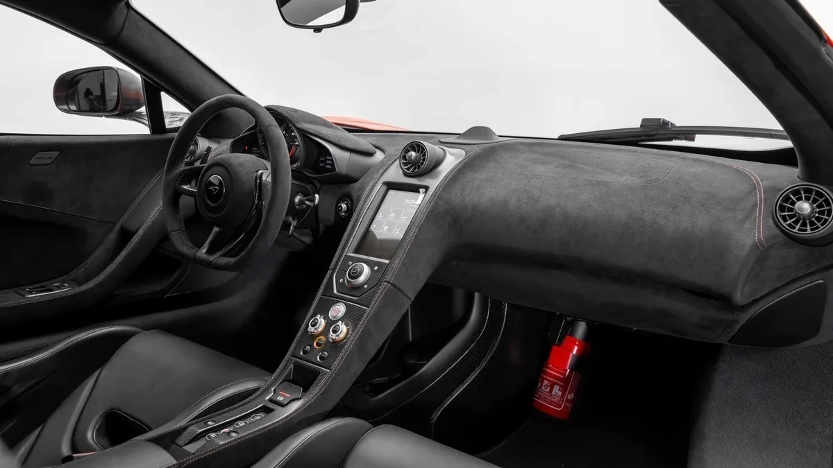 2016 McLaren 675LT, 29/30