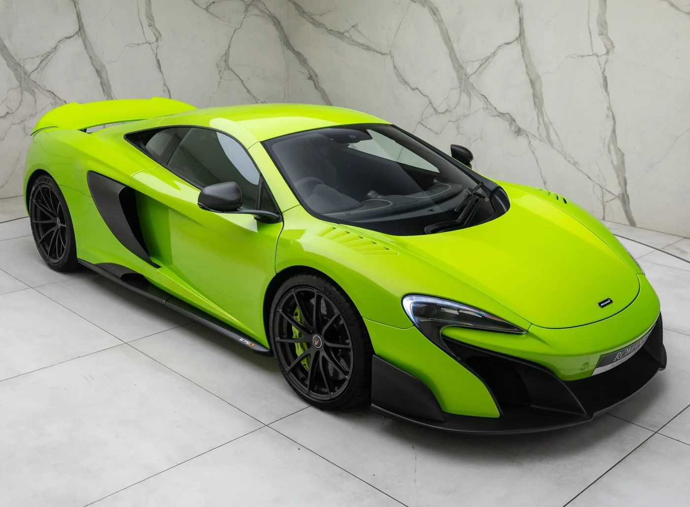 2016 McLaren 675LT offered by a specialist dealer in Banstead, United Kingdom, photo 8 of 15